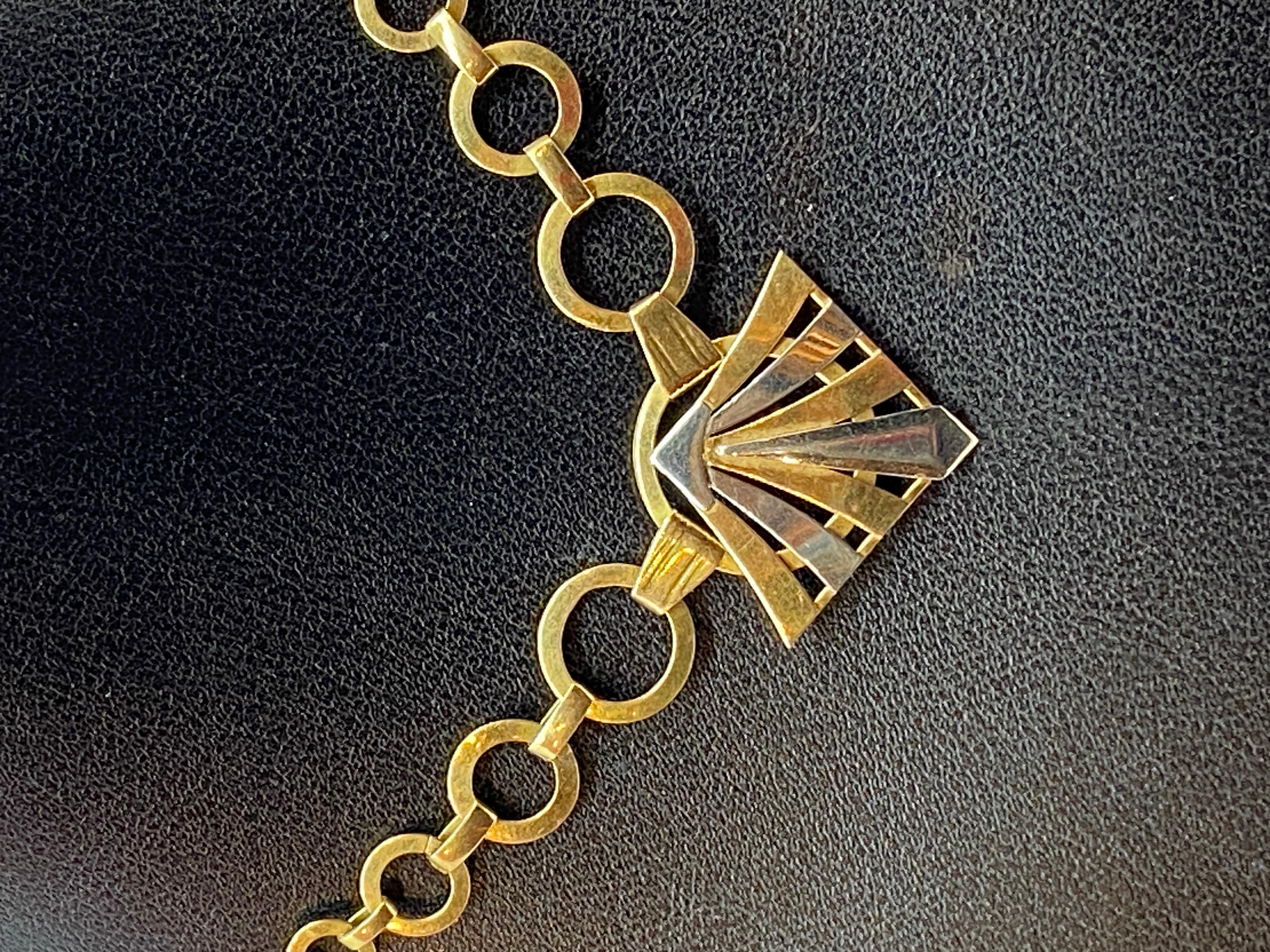 Collier en or 18 carats à décor d'éventail, époque Art Déco Unisexe en vente