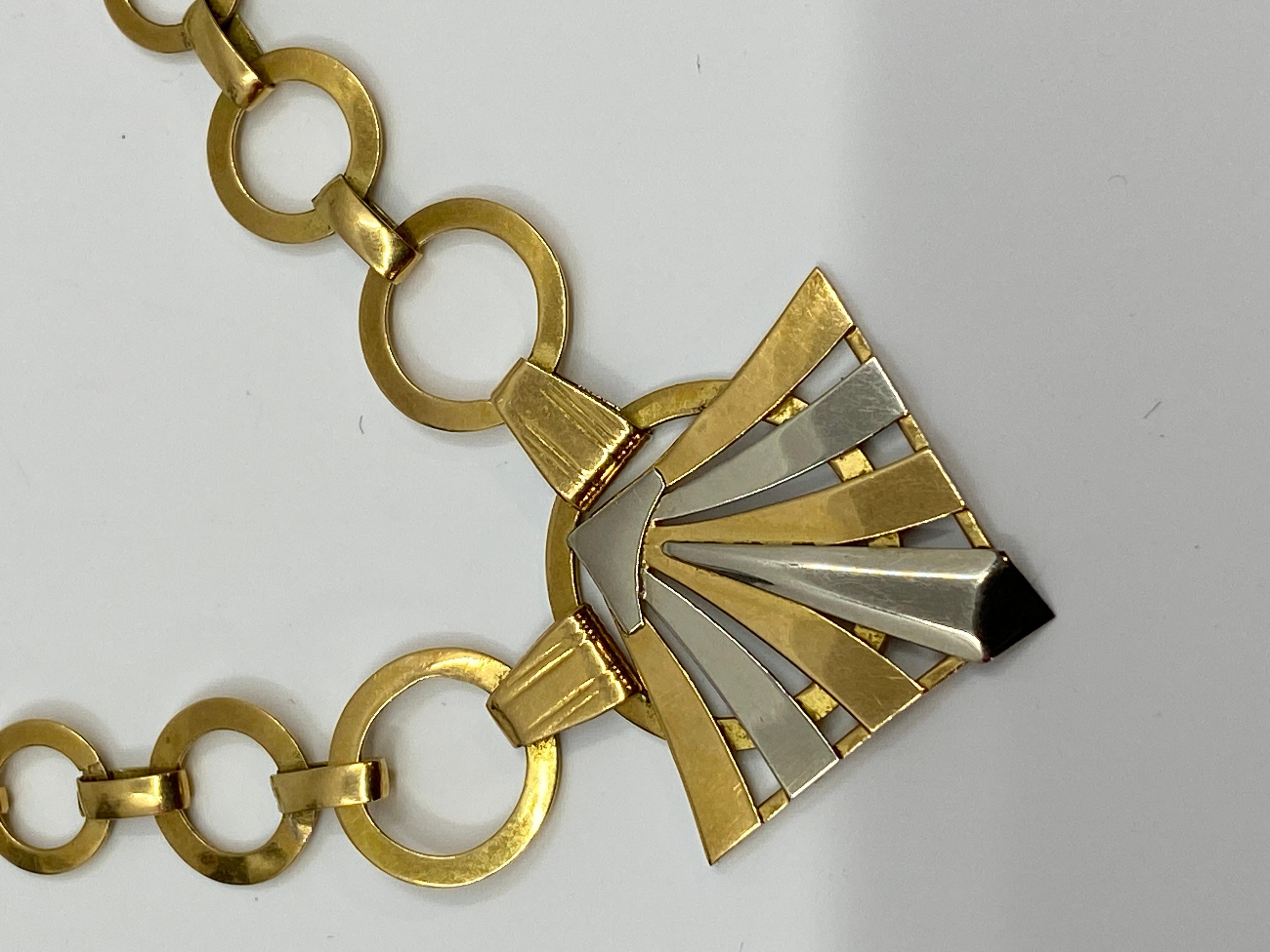 Collier en or 18 Carats à décor d’éventail, époque Art Deco For Sale 3
