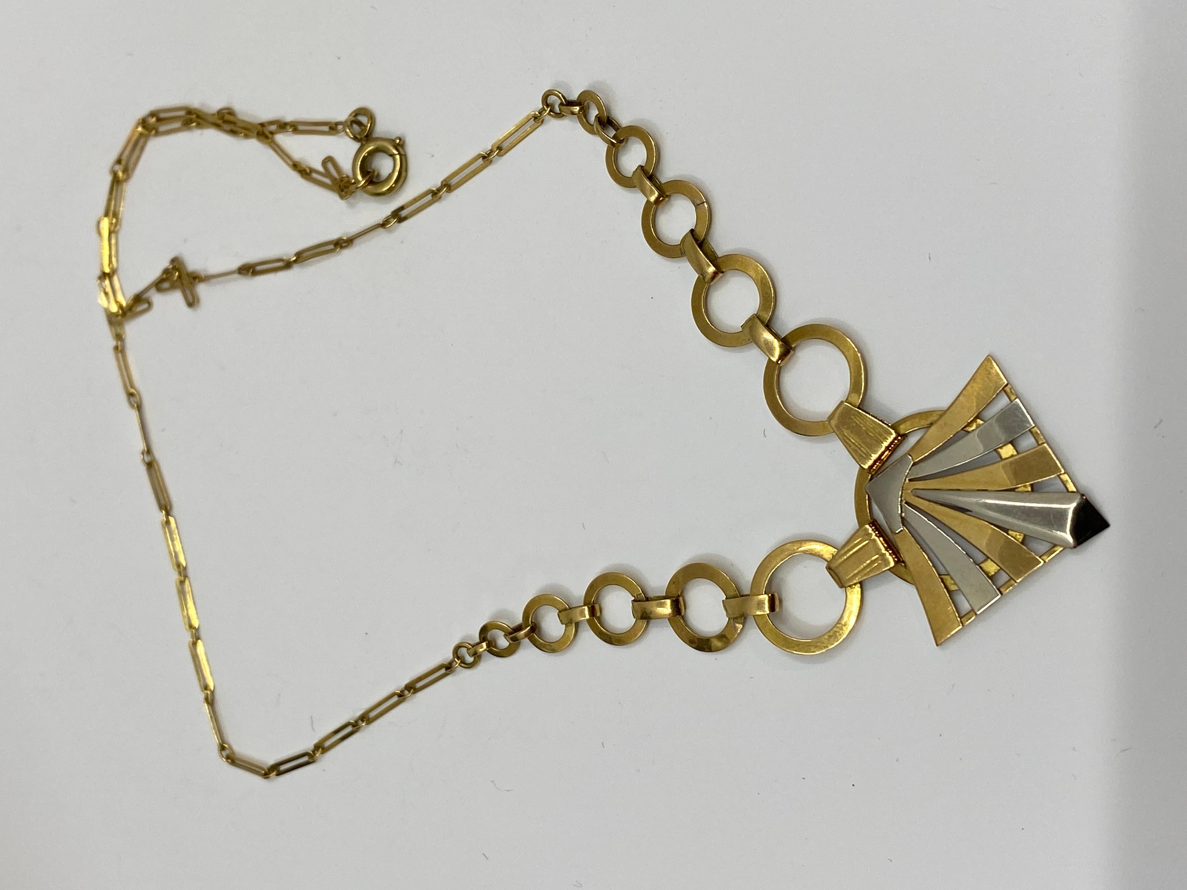Collier en or 18 carats à décor d'éventail, époque Art Déco en vente 4