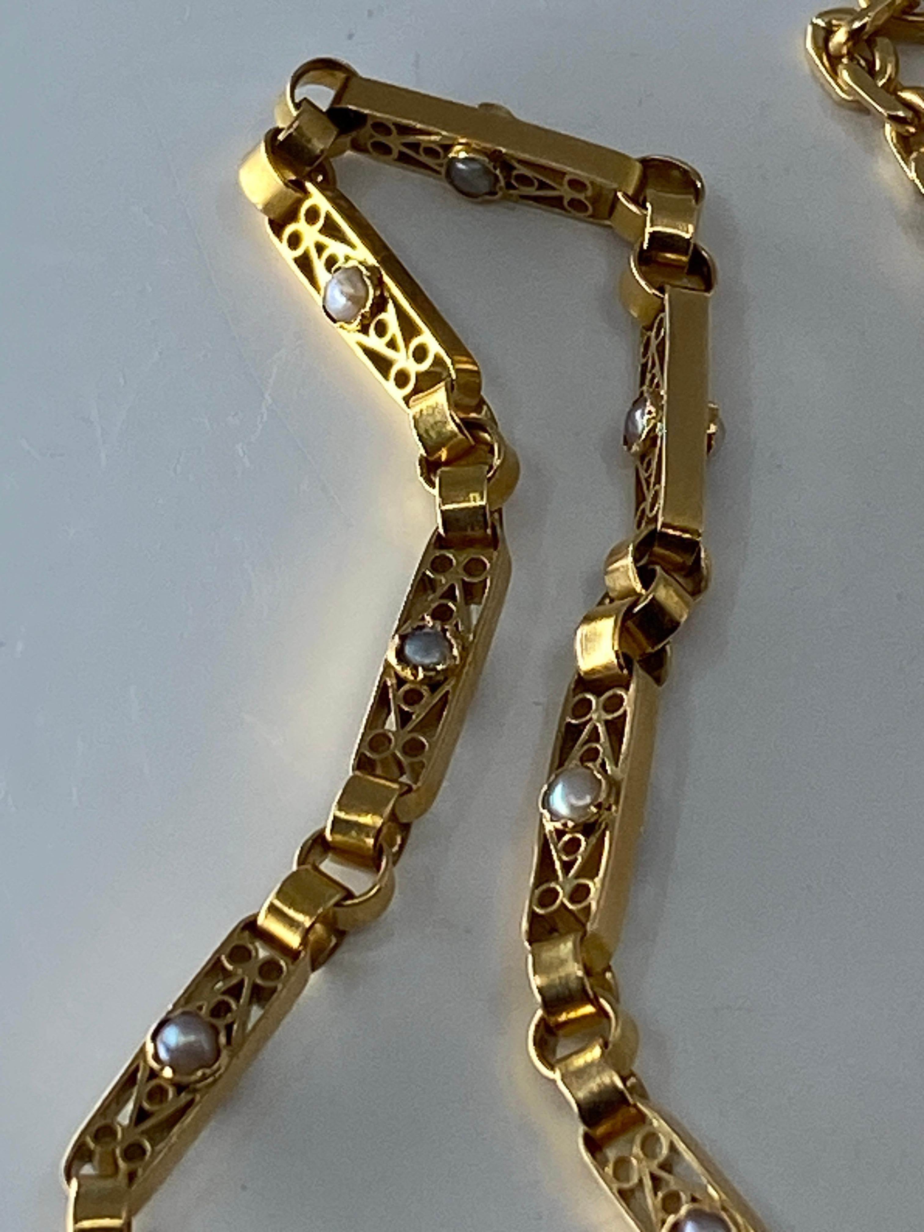Collier en or 18 carats, perles fines , maillons double face époque Napoléon lll im Zustand „Hervorragend“ im Angebot in VERSAILLES, FR