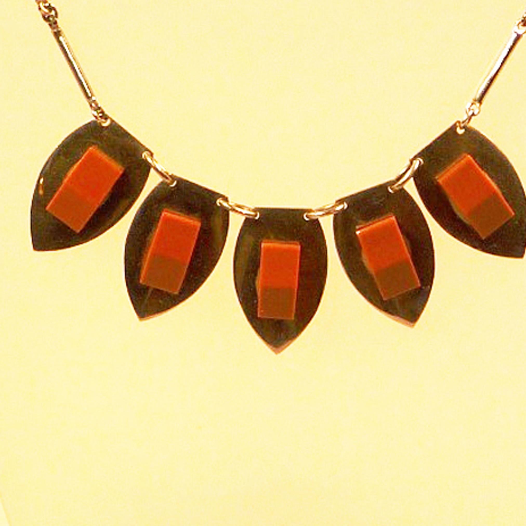 Collier aus Chrom und Galalith von Jakob Bengel, um 1920/30 im Zustand „Gut“ im Angebot in Berlin, DE