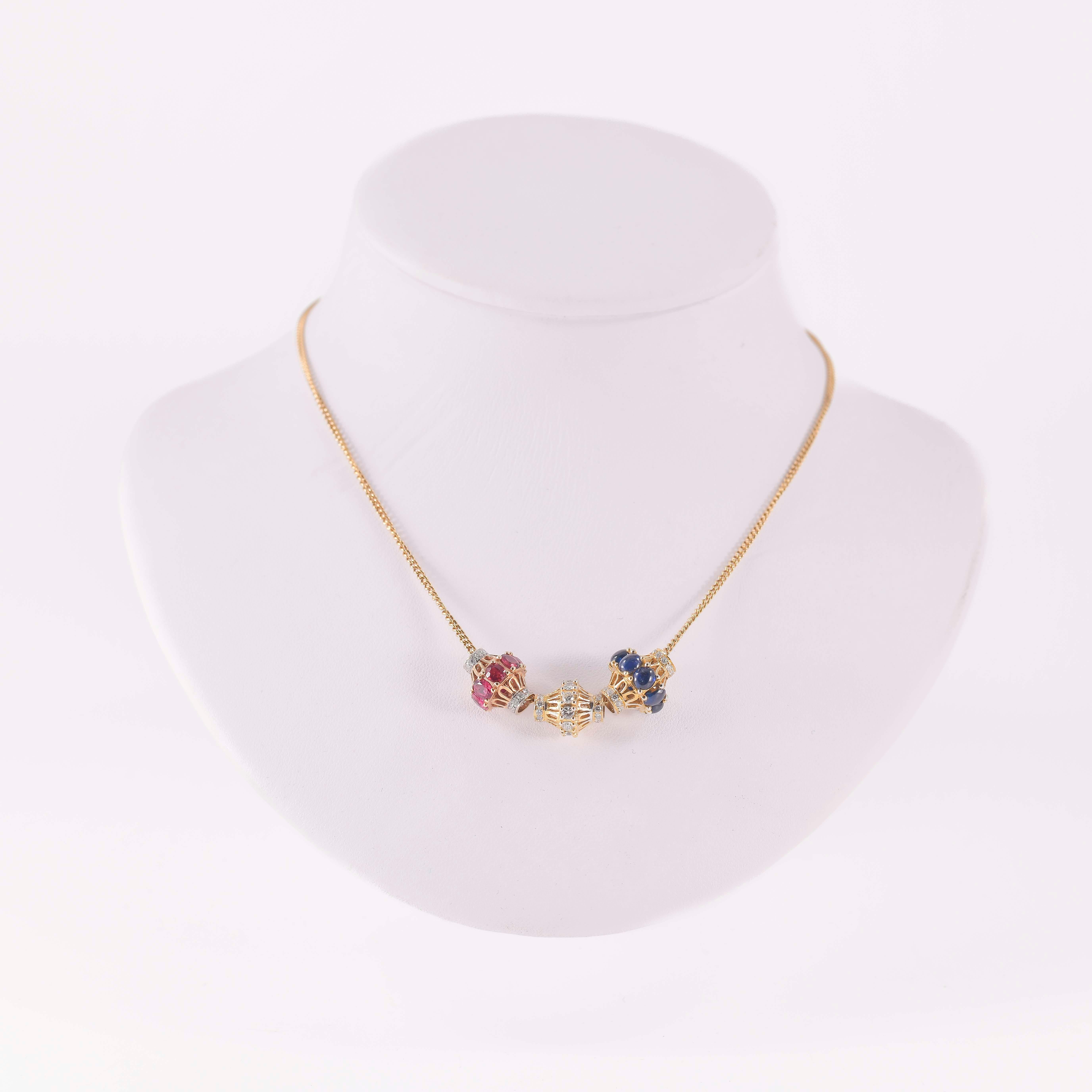 Collier in oro con tre cioncioli a cursore mobili en venta 1
