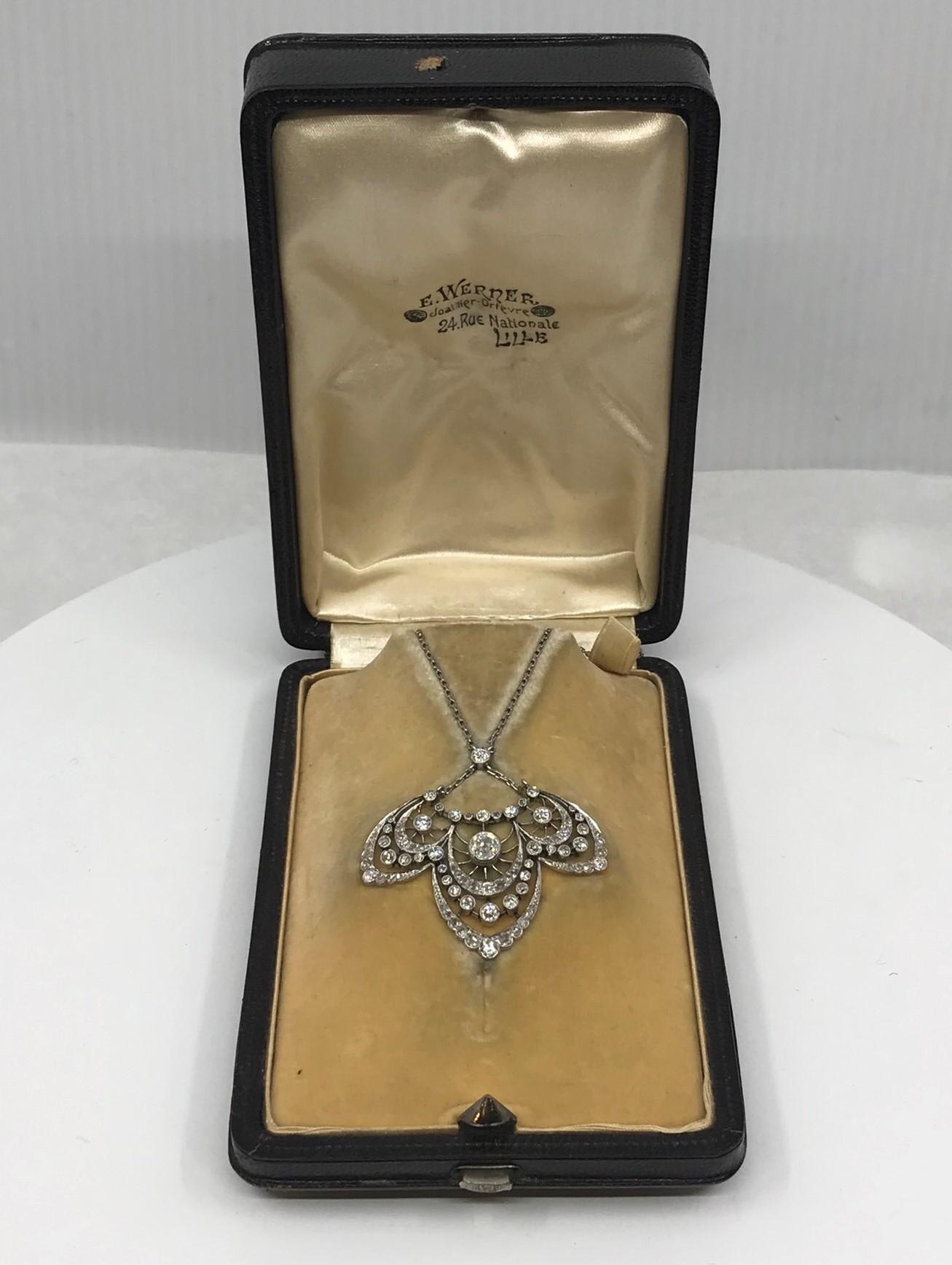 Belle Époque Collier Pendentif D'époque 1900 Serti De Diamants Dans Son Écrin D'origine For Sale