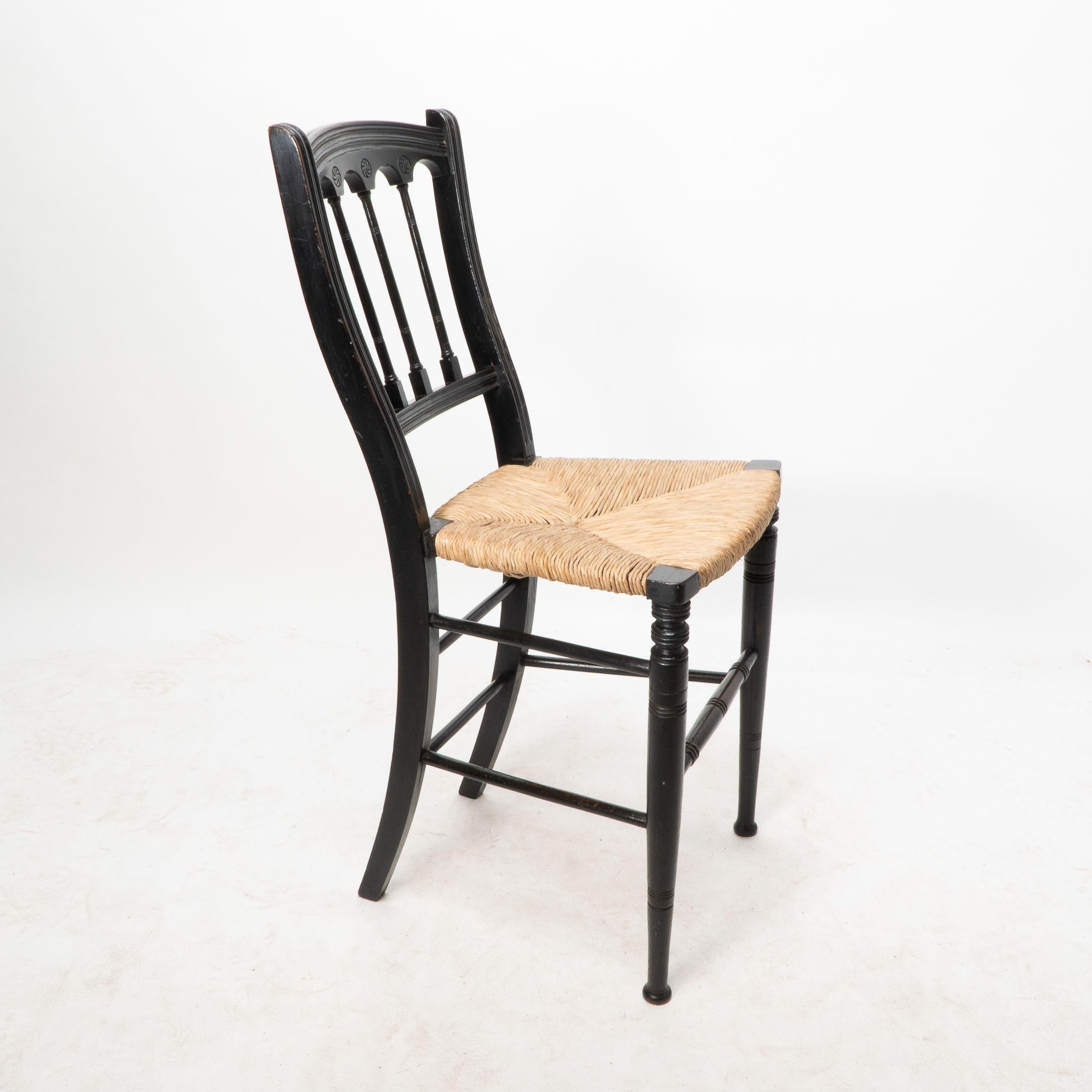 Collier & Plucknett attribué Le style Godwin. Chaise de musique ébonisée Aesthetic Movement Bon état - En vente à London, GB