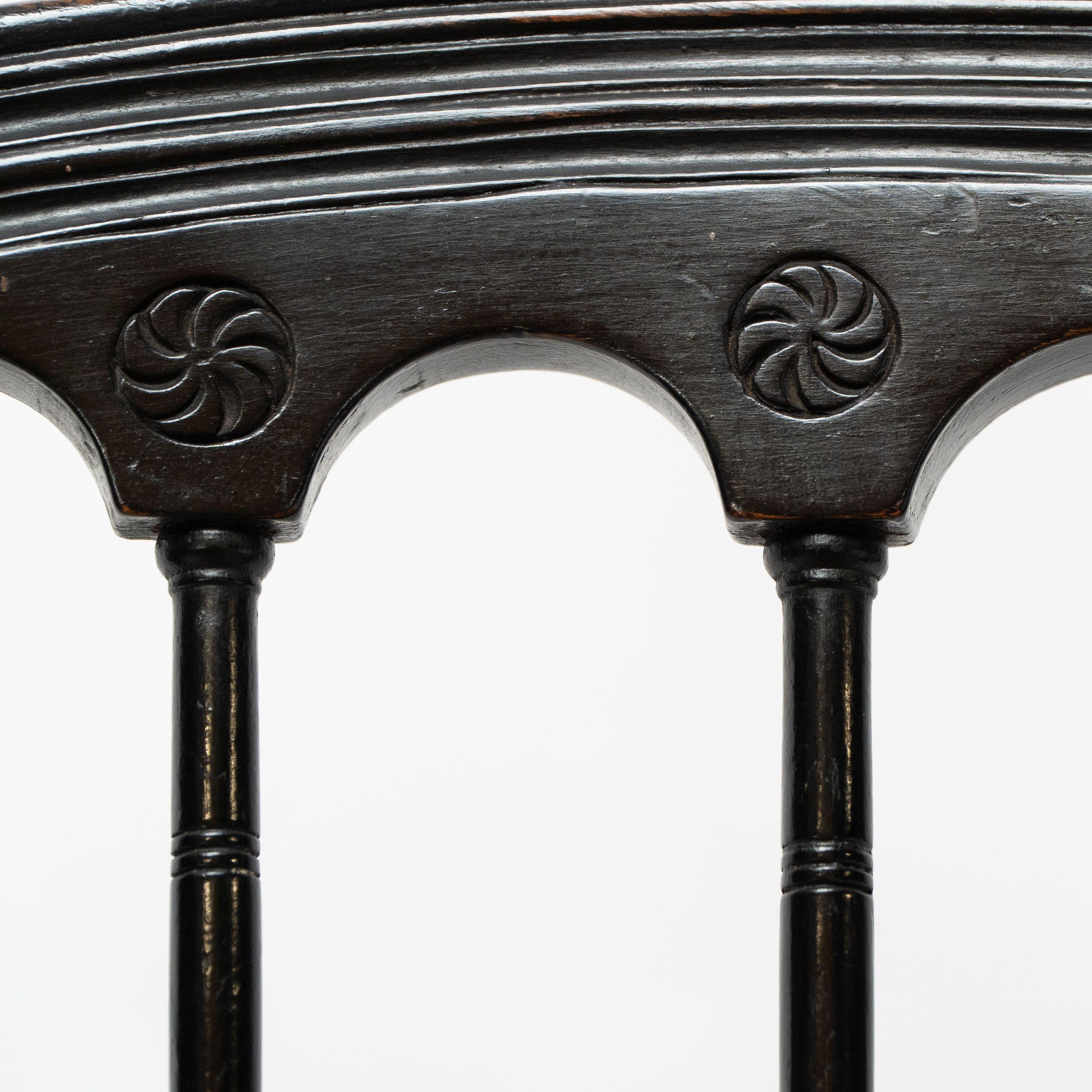 Collier & Plucknett attribué Le style Godwin. Chaise de musique ébonisée Aesthetic Movement en vente 1