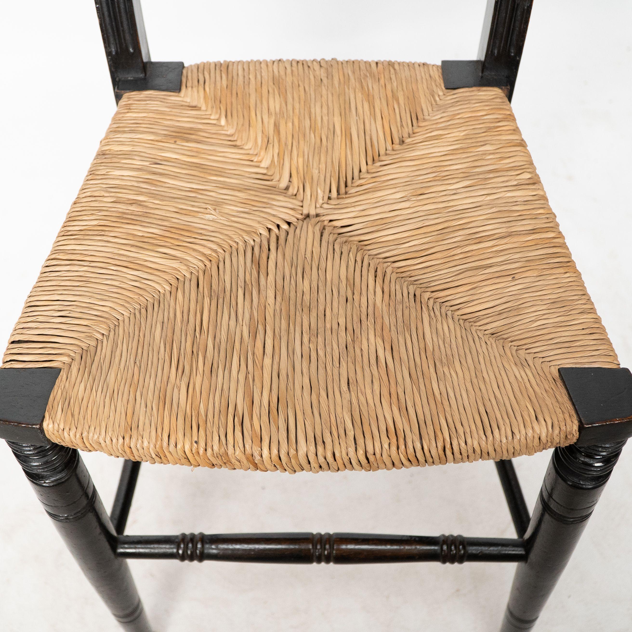 Collier & Plucknett attribué Le style Godwin. Chaise de musique ébonisée Aesthetic Movement en vente 2