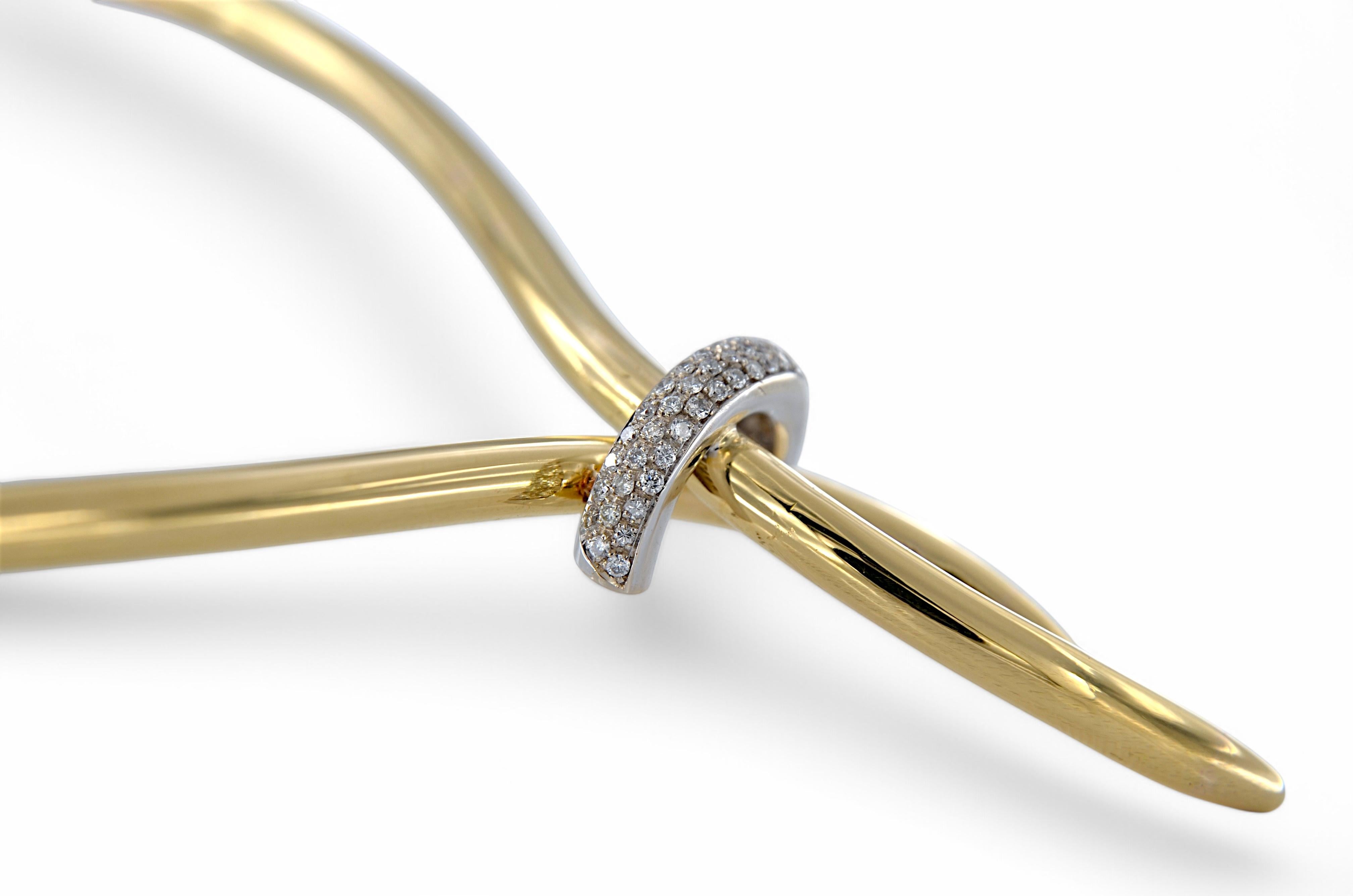 Brilliant Cut 18kt Yellow Gold Rigid Collier with White Gold Detail and Diamonds. For Sale