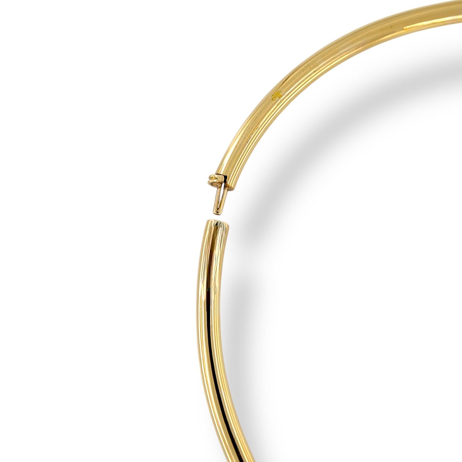 18kt Yellow Gold Rigid Collier with White Gold Detail and Diamonds. In New Condition For Sale In Vittoria, IT