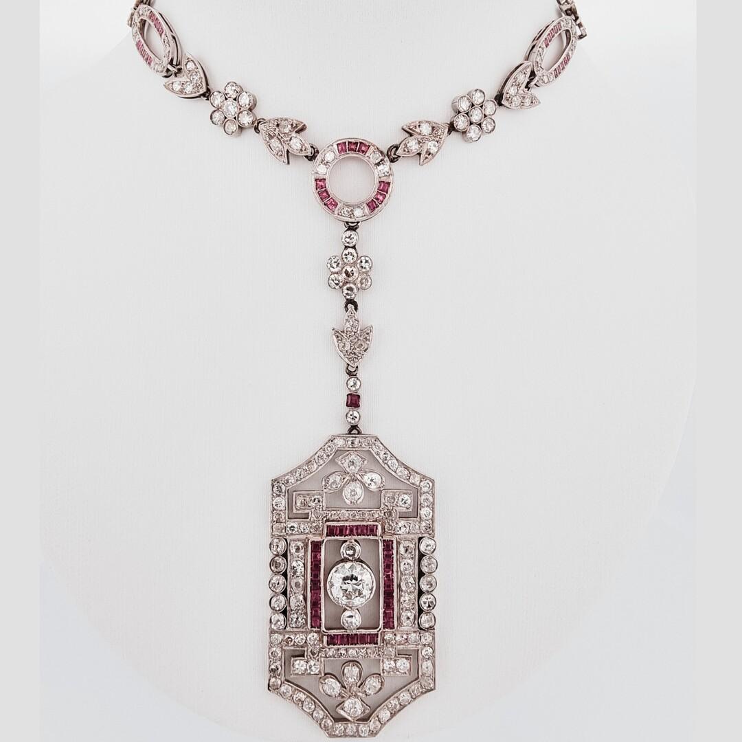 Collier Vintage Art Déco en or blanc 18 Karat rubis et diamants (Gemischter Schliff) im Angebot