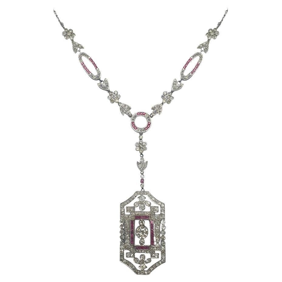 Collier Vintage Art Déco En or Blanc 18 Carats Rubis Et Diamants For Sale