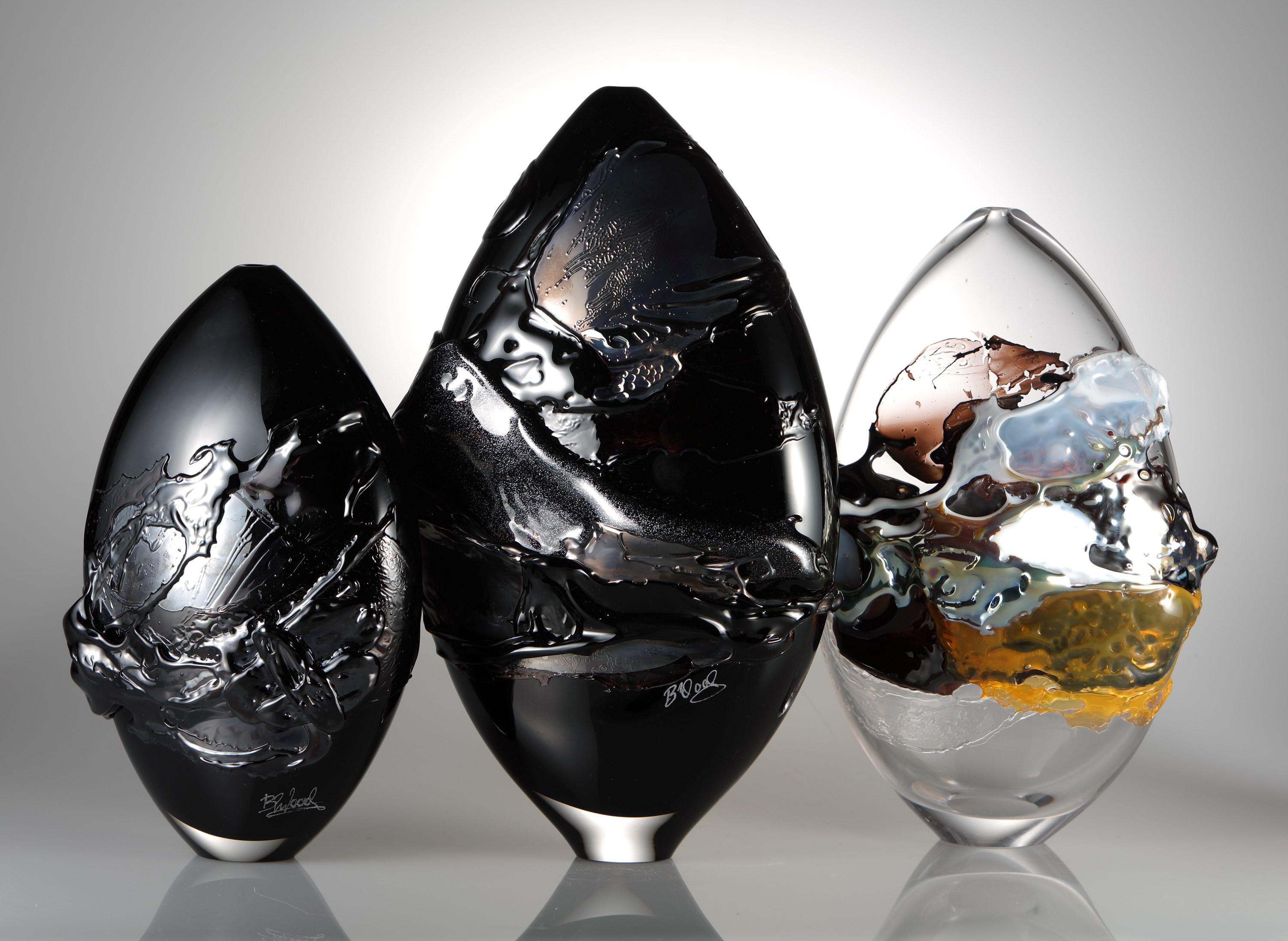 XXIe siècle et contemporain Colliery I, un vase unique en verre texturé noir abstrait de Bethany Wood en vente