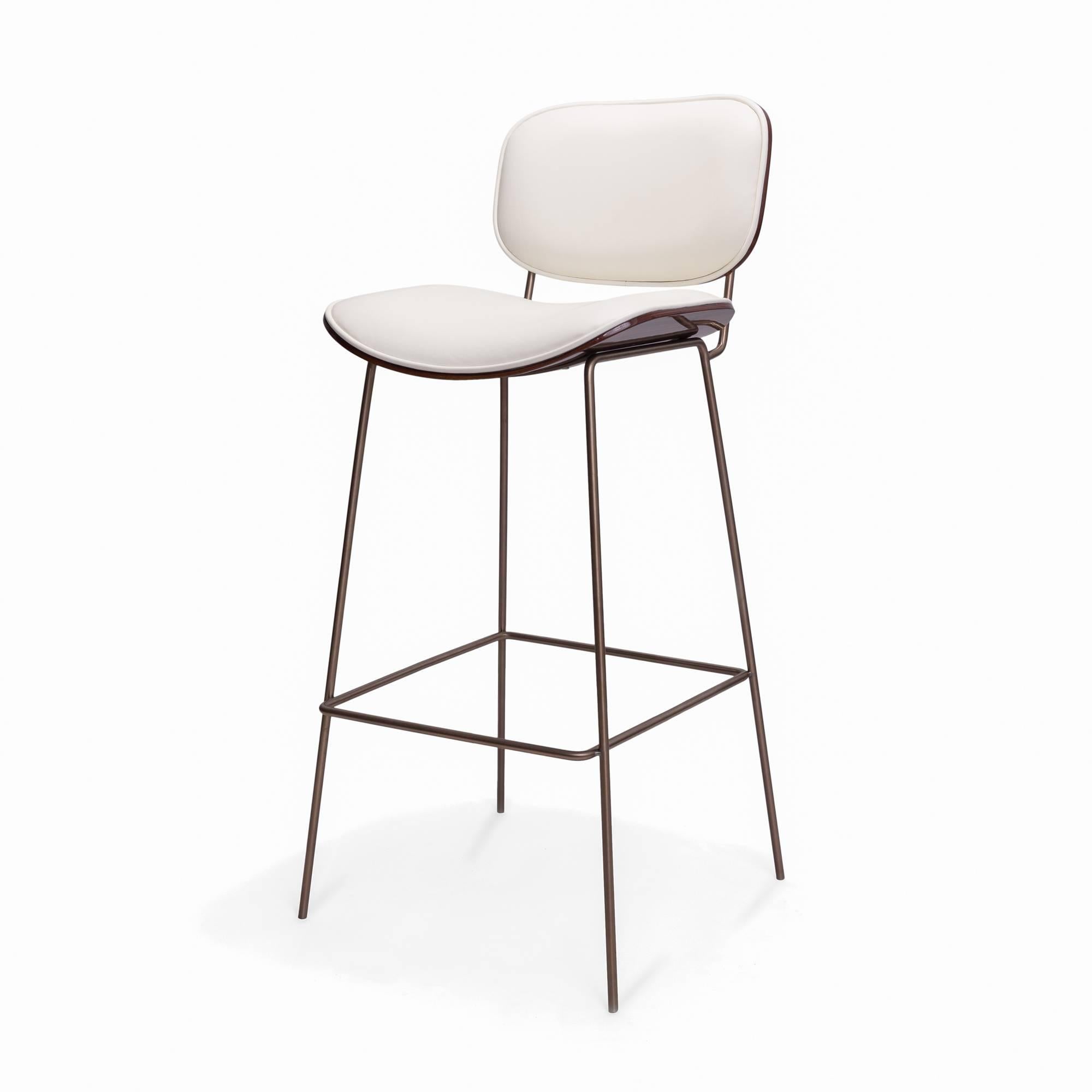 Moderne Tabouret de bar Collins avec dossier et assise en ébène et cuir en vente