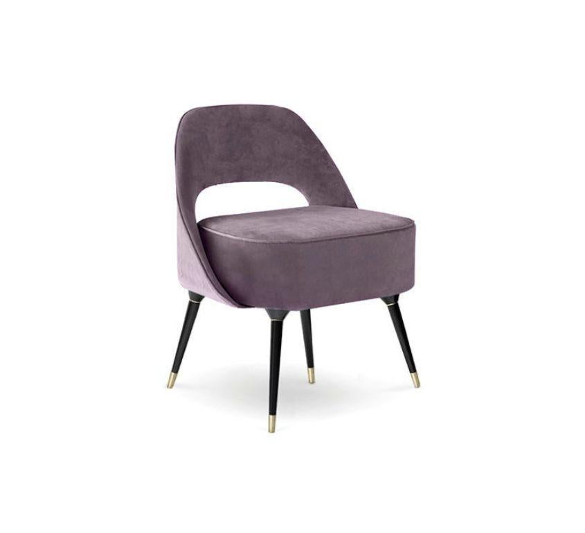 Collins is a lounge chair that mixes both modern and classical design approaches. It is upholstered in velvet and has many options for customization. Collins has an open back and it is designed with sleek lines and subtle details: like its glamorous