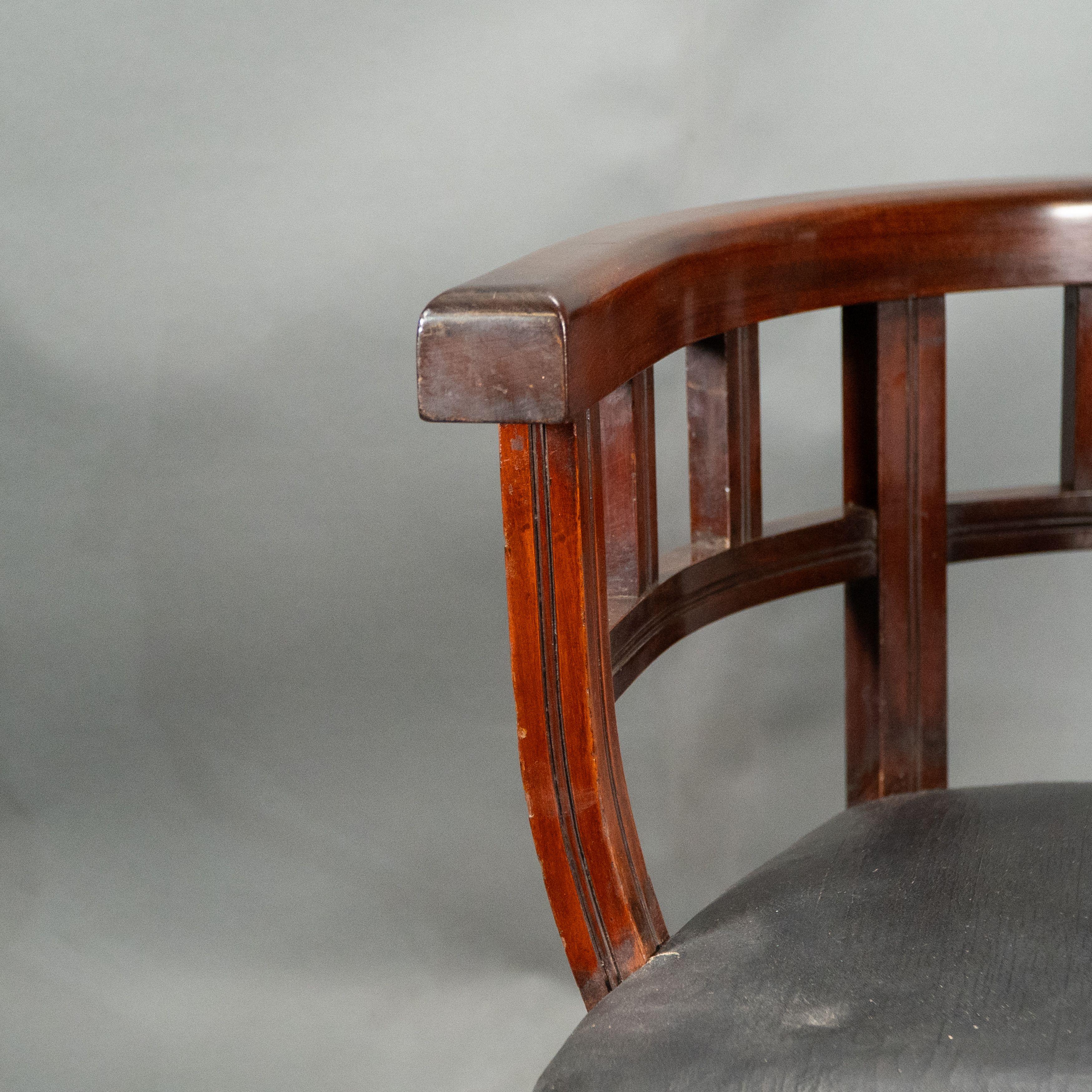 Collinson and Lock, attributed. An Aesthetic Movement Walnut armchair For Sale 6