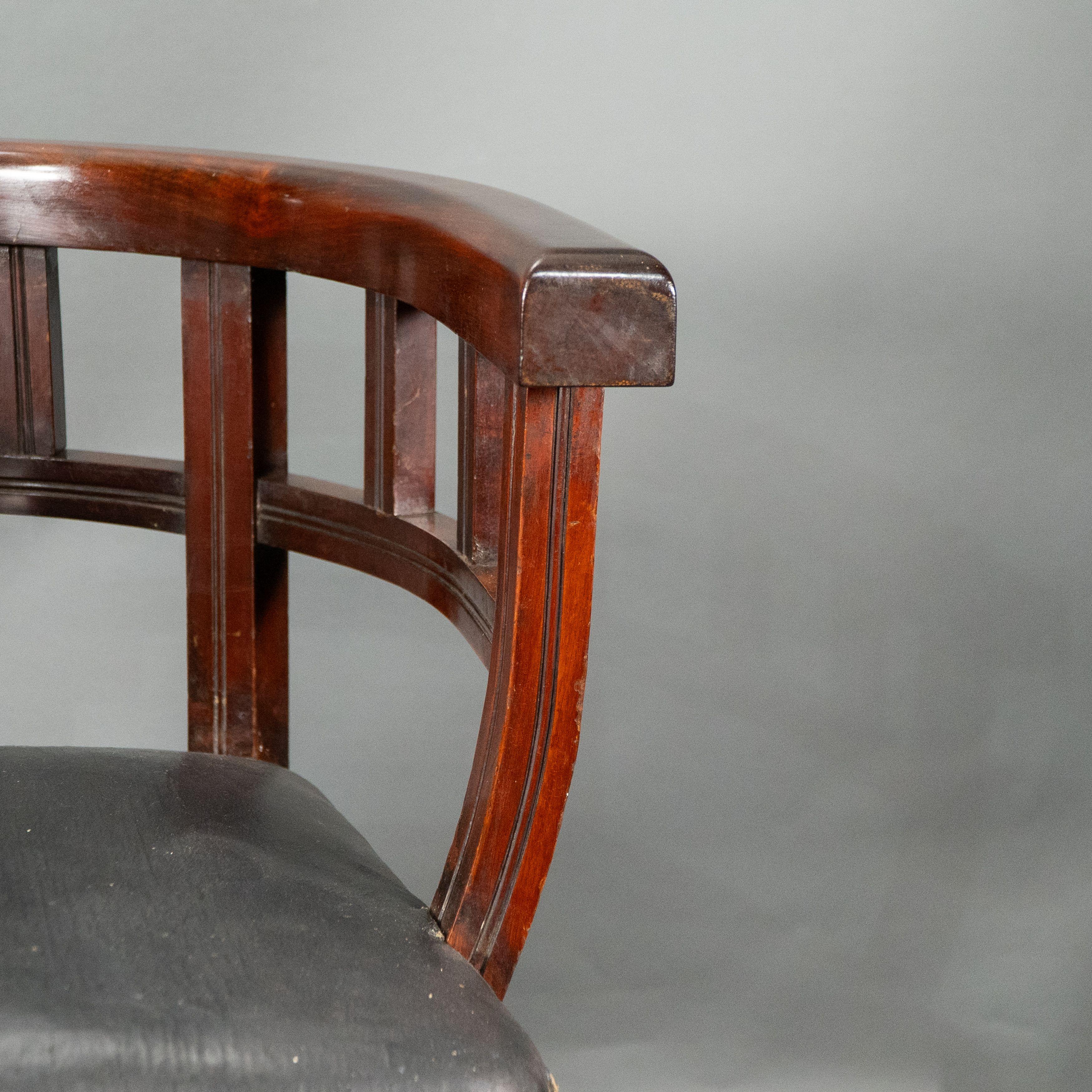 Collinson and Lock, attributed. An Aesthetic Movement Walnut armchair For Sale 8