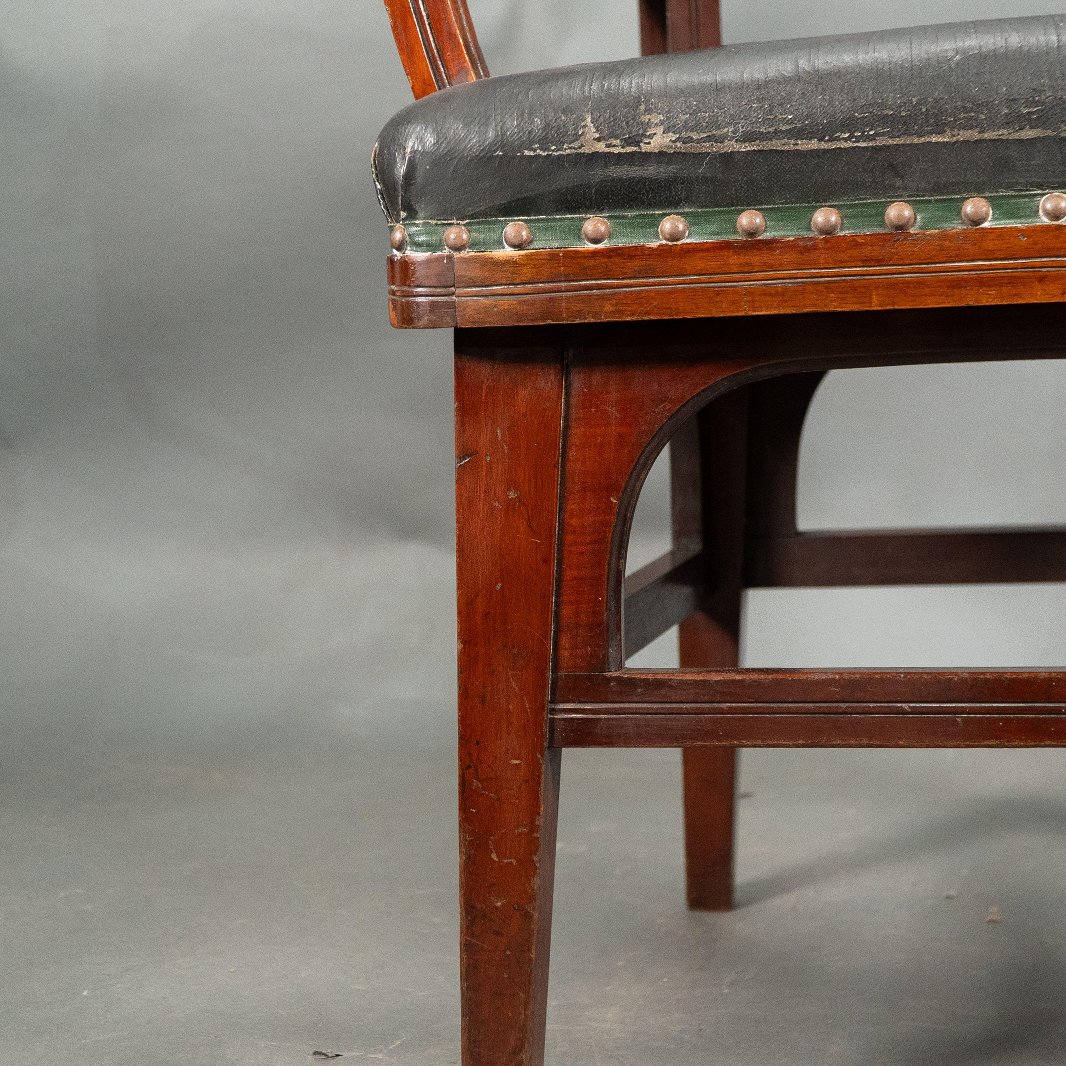 Collinson and Lock, attributed. An Aesthetic Movement Walnut armchair For Sale 10