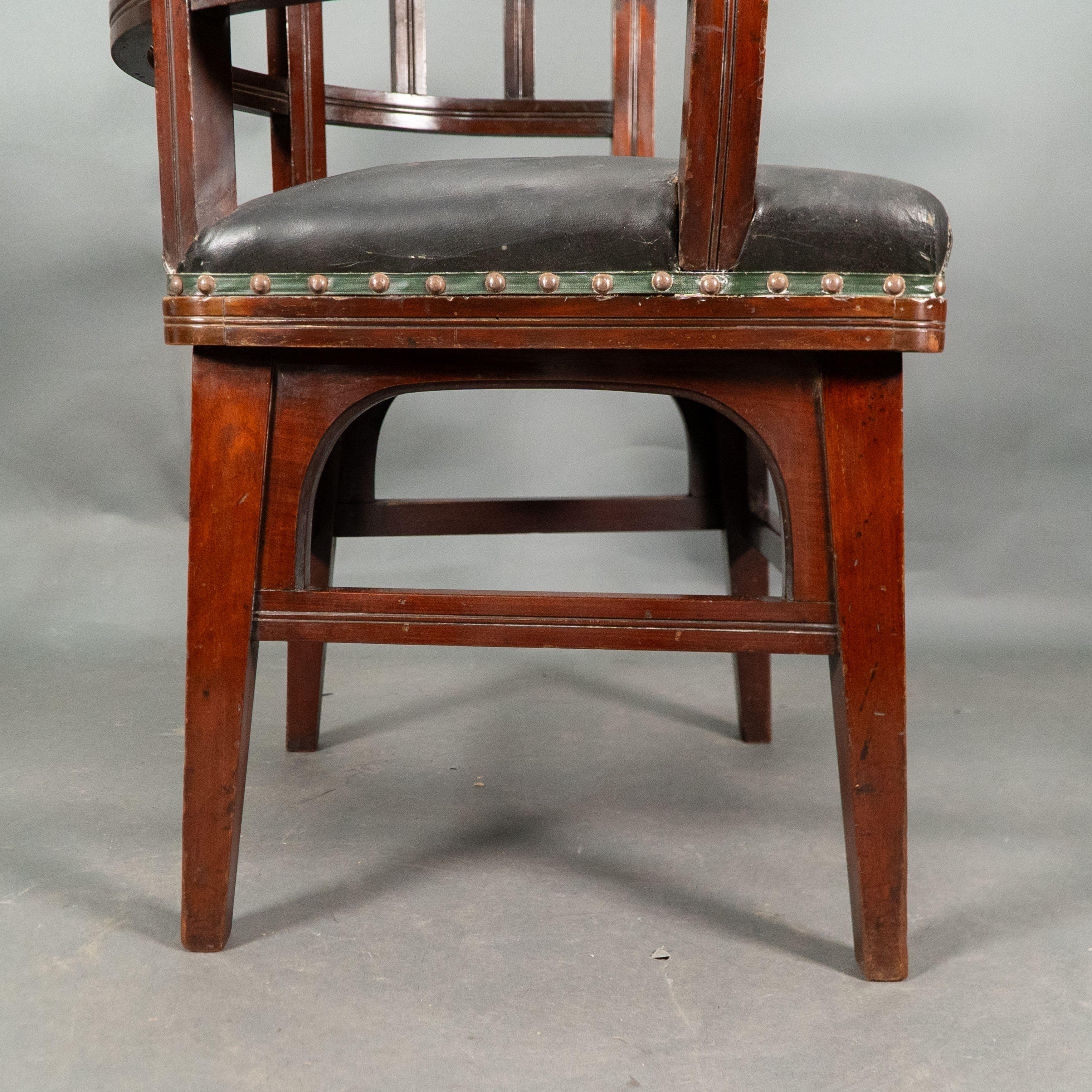 Collinson and Lock, attributed. An Aesthetic Movement Walnut armchair For Sale 12