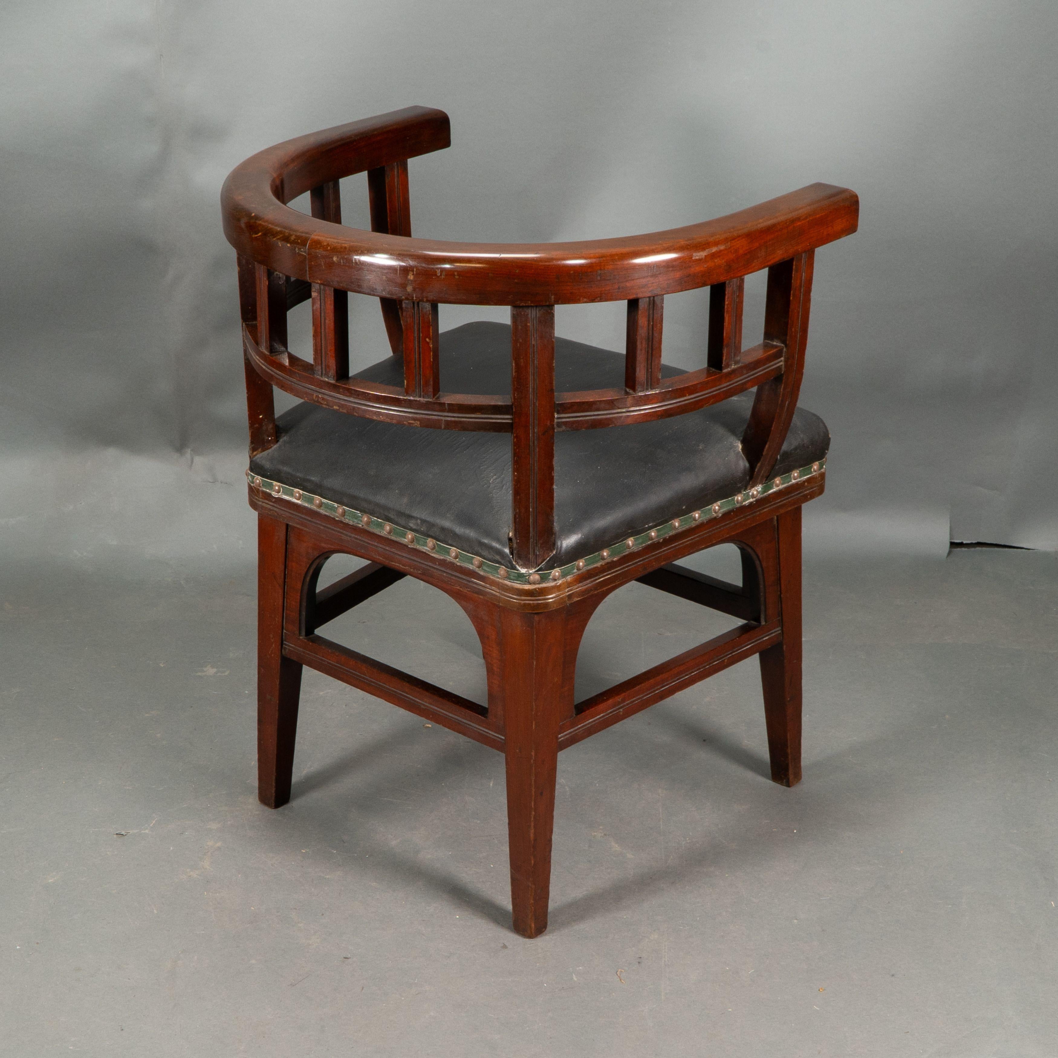 Collinson and Lock, attributed. An Aesthetic Movement Walnut armchair For Sale 2