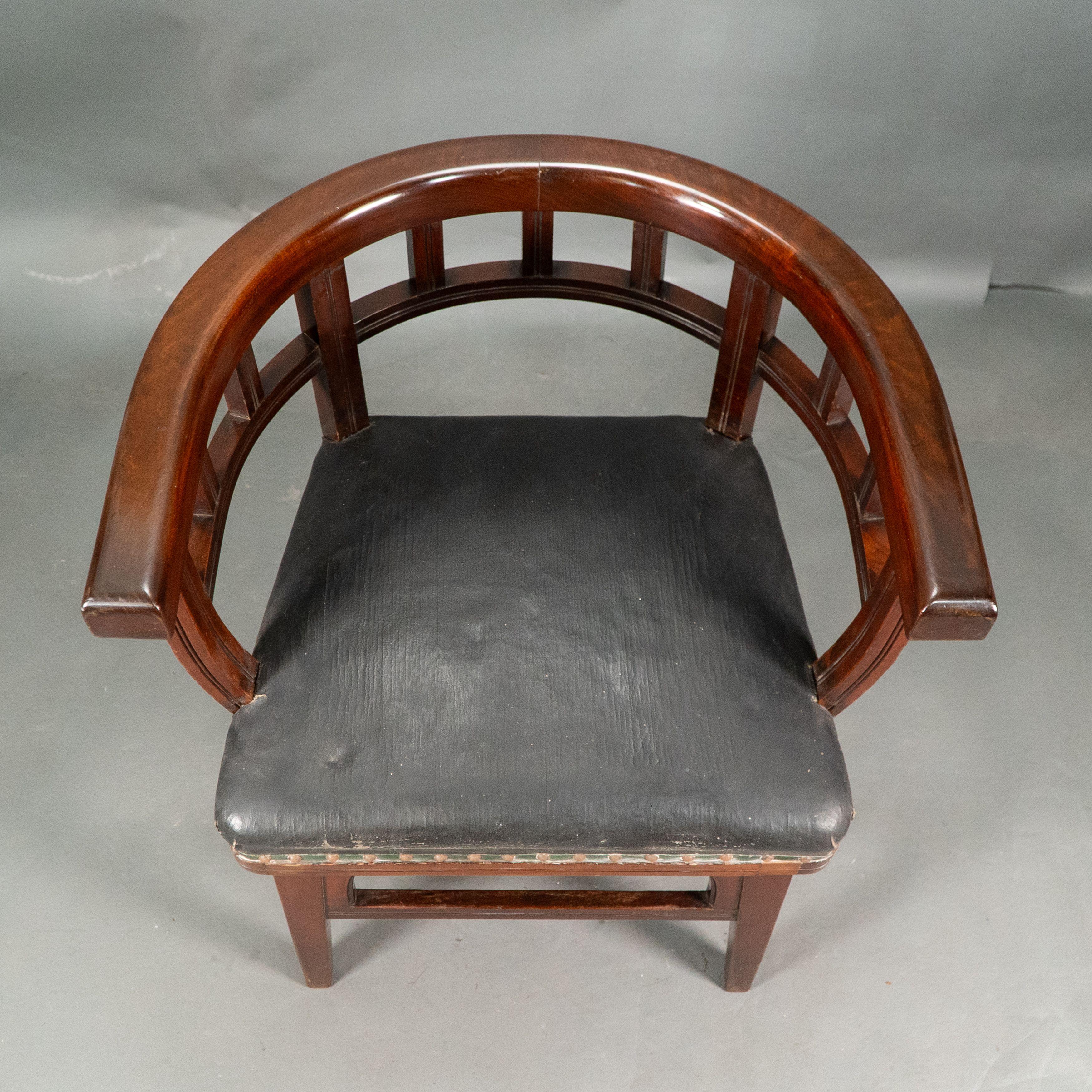 Collinson and Lock, attributed. An Aesthetic Movement Walnut armchair For Sale 4