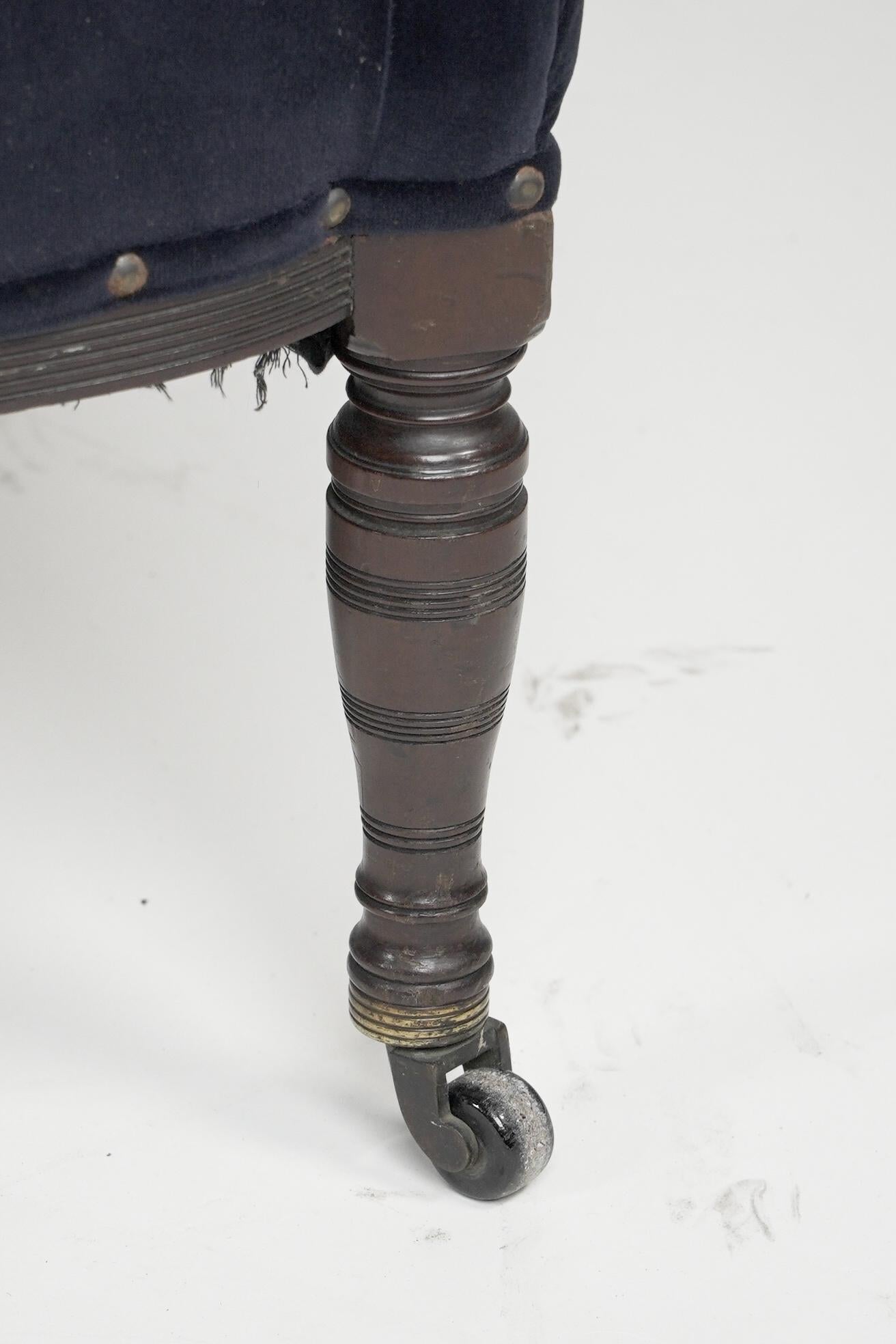 Collinson & Lock Anglo-japanischer Mahagoni-Sessel mit geschnitzten und geschwungenen Armen im Angebot 8
