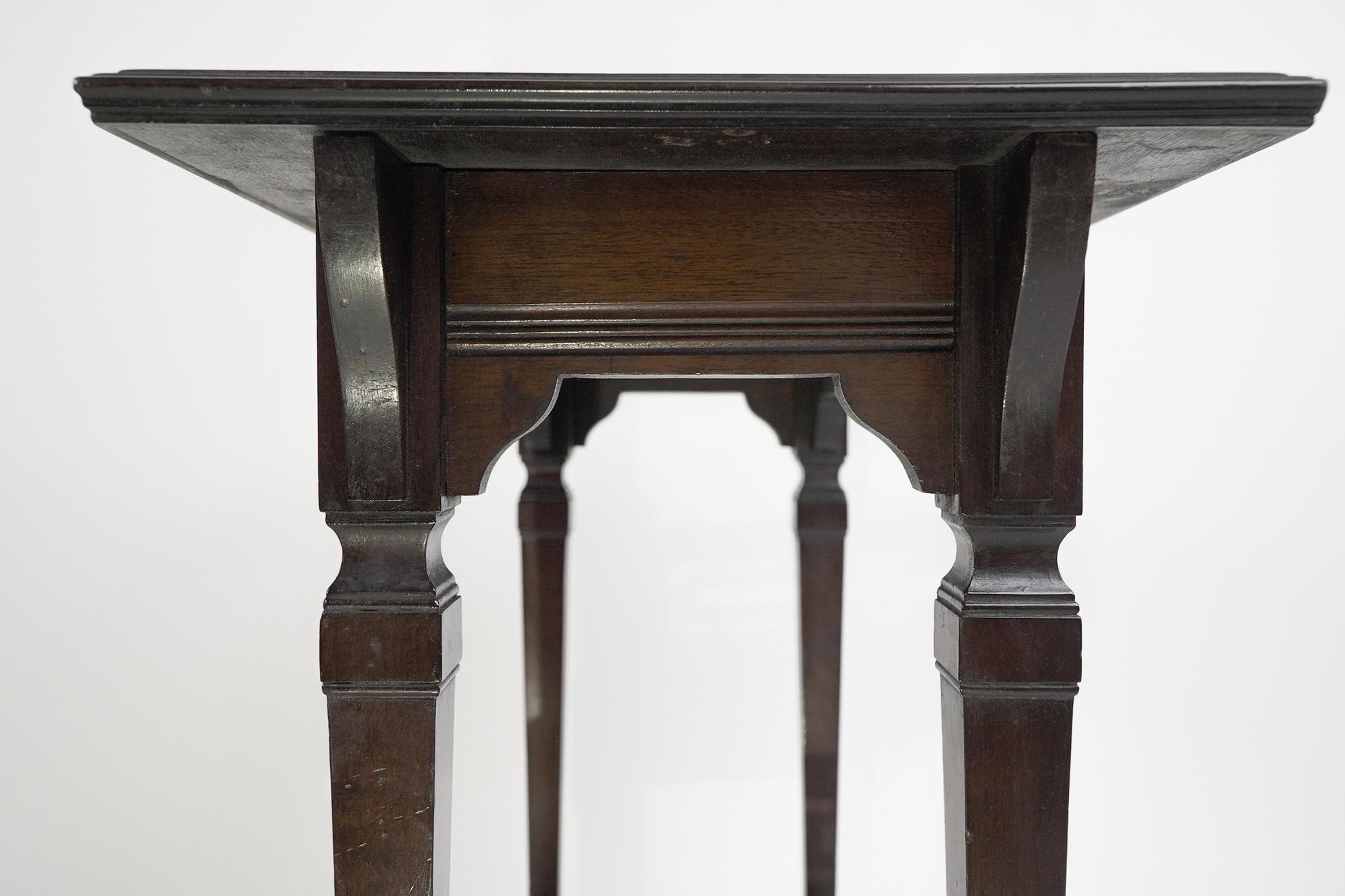 Collinson & Lock (attributed). A small Aesthetic Movement mahogany side table. For Sale 3