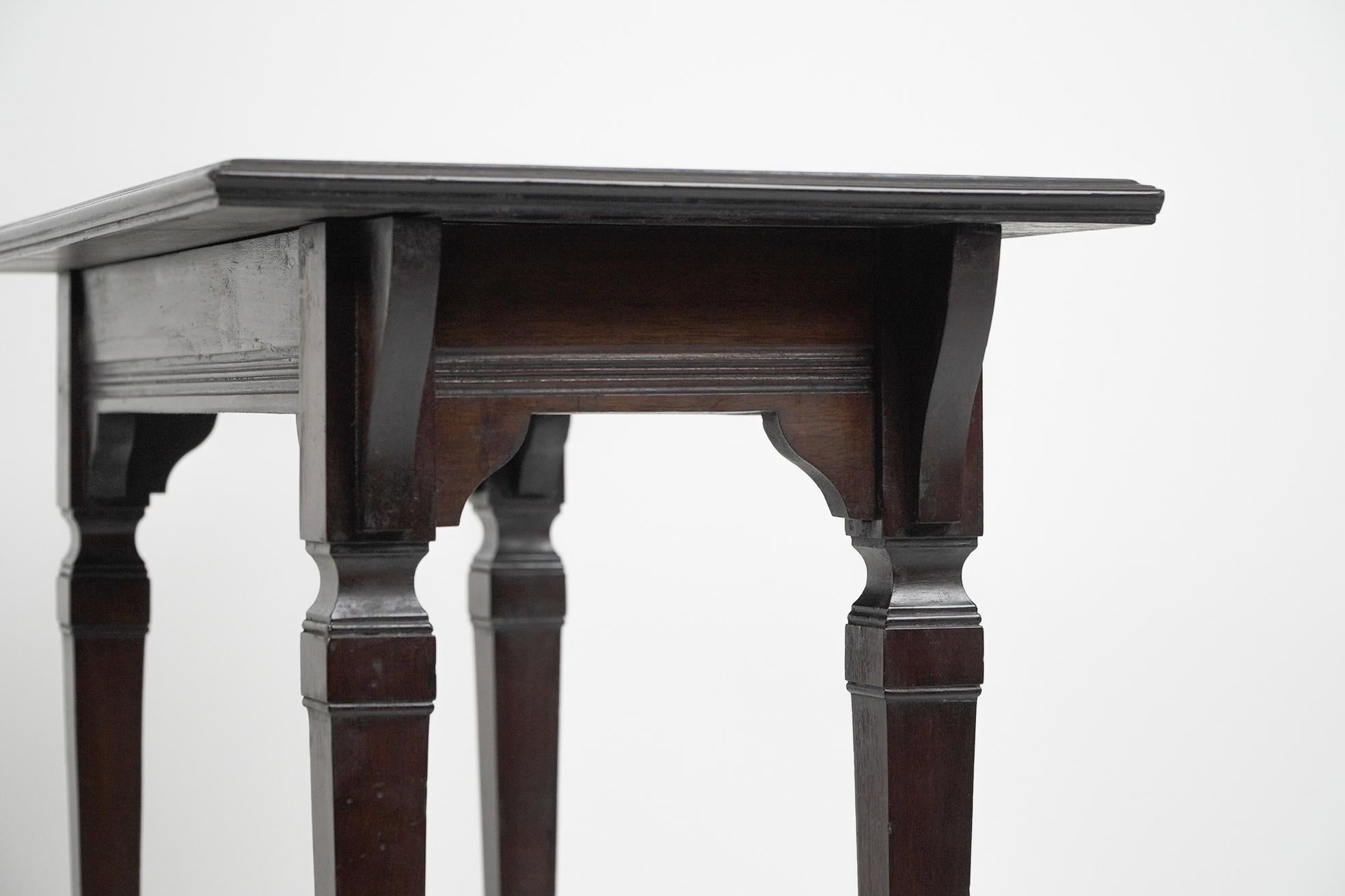 Collinson & Lock (attributed). A small Aesthetic Movement mahogany side table. For Sale 1