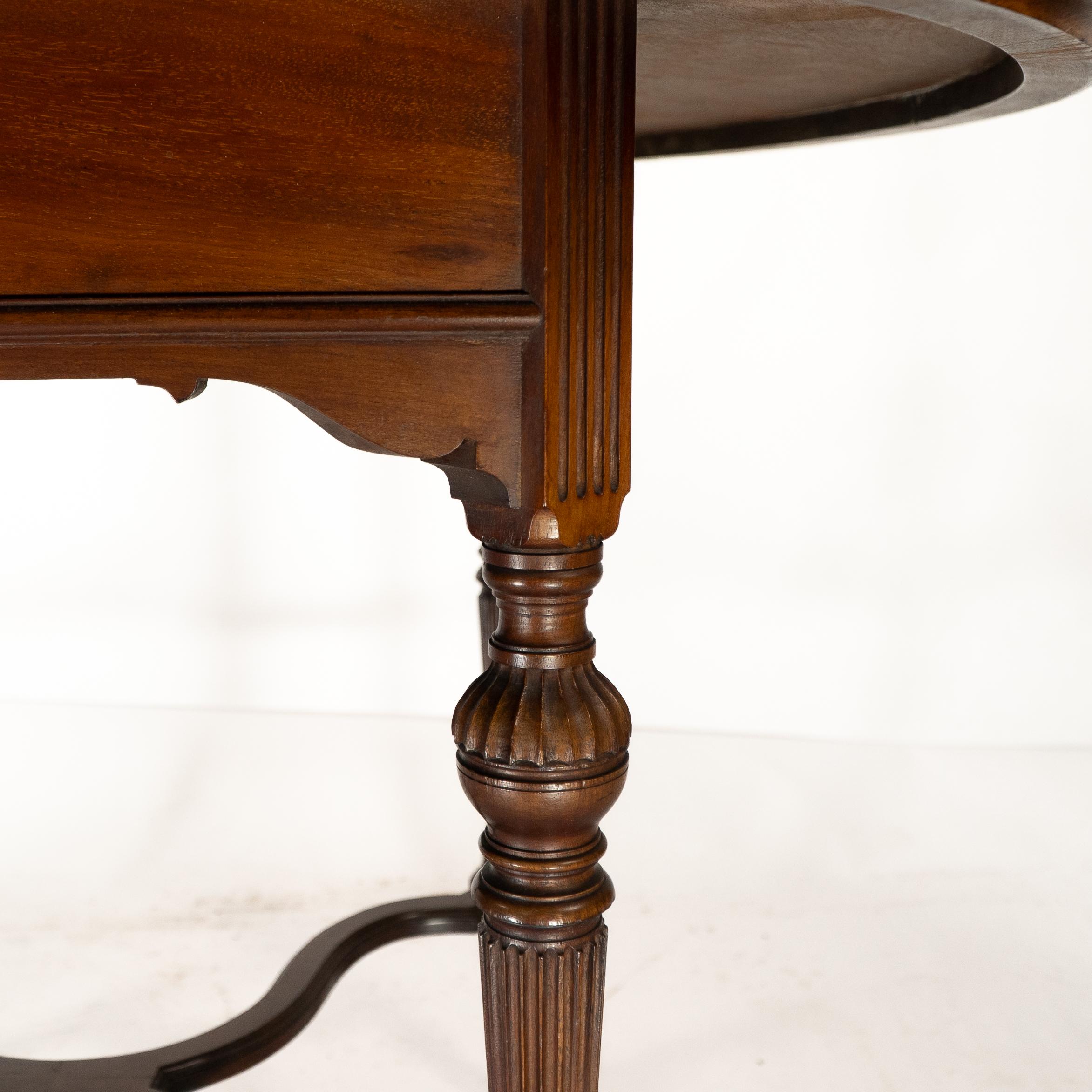 Collinson & Lock attributed. An Aesthetic Movement walnut circular center table For Sale 6
