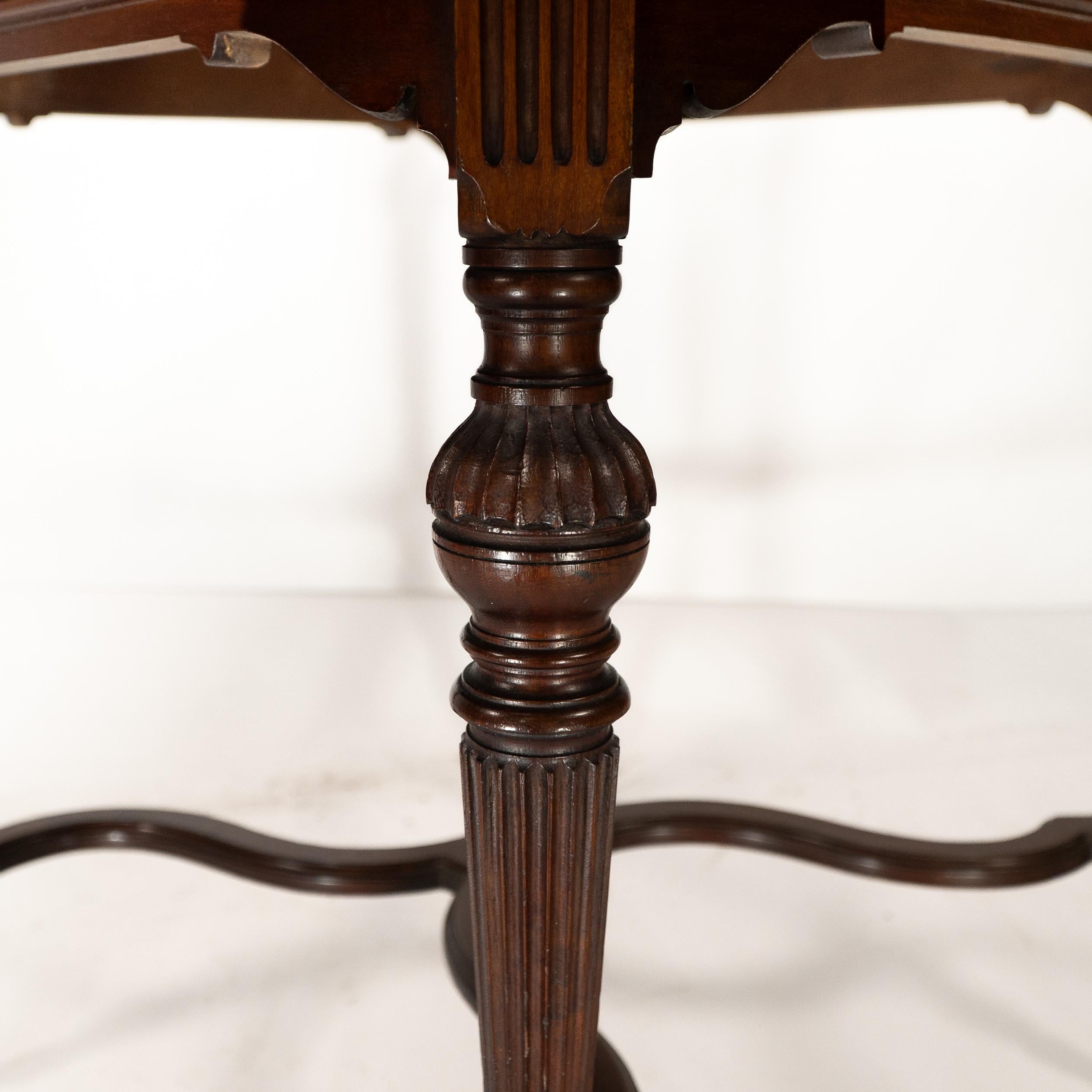 Collinson & Lock attributed. An Aesthetic Movement walnut circular center table For Sale 10