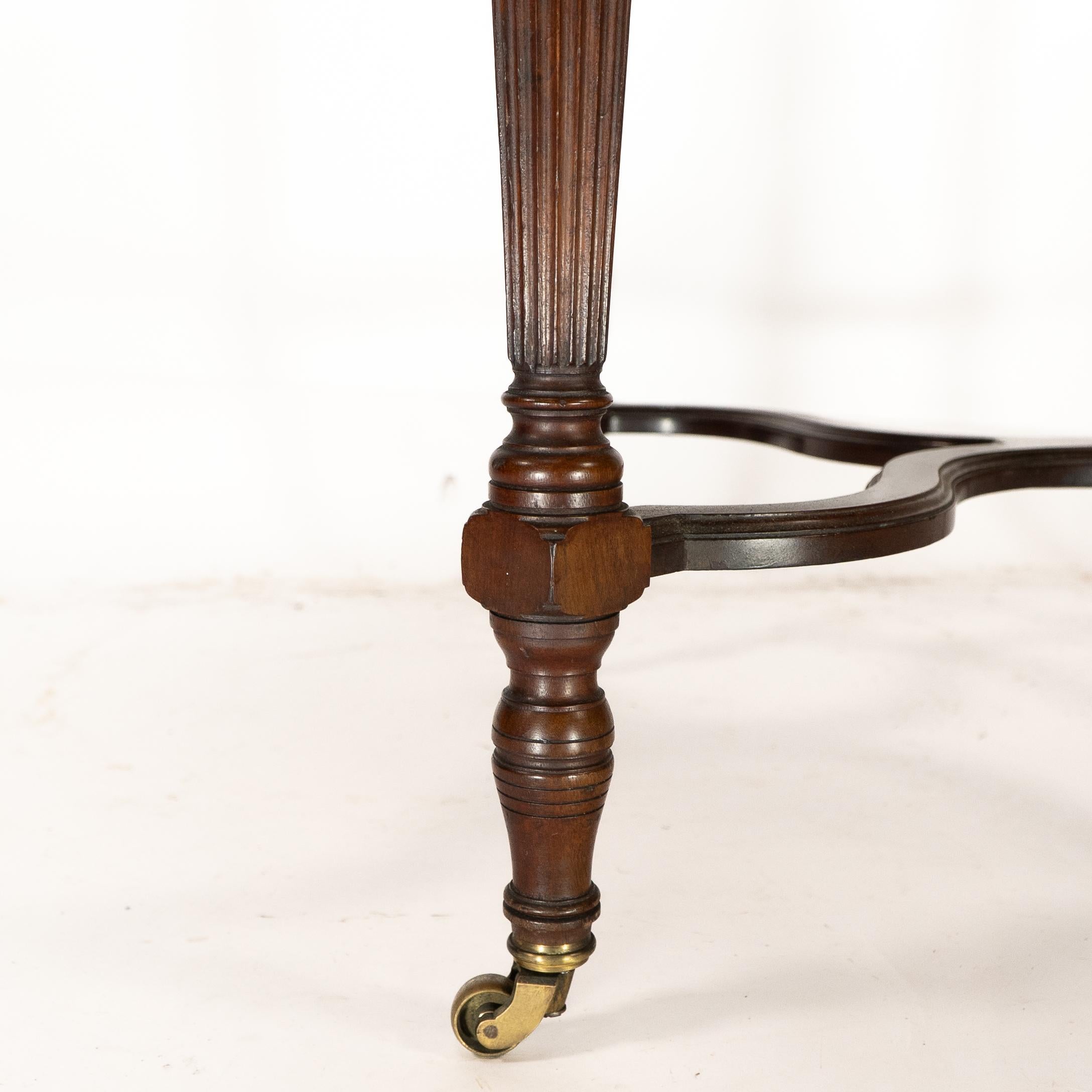 Collinson & Lock attributed. An Aesthetic Movement walnut circular center table For Sale 12
