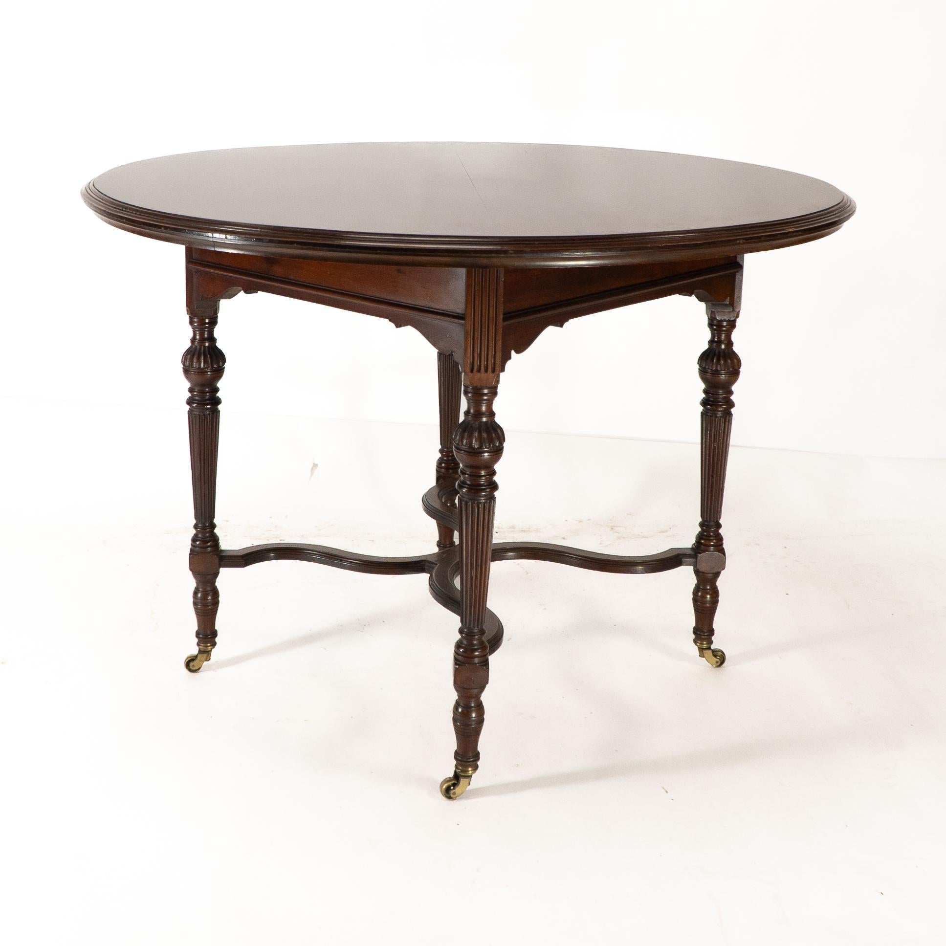 Collinson & Lock attributed. An Aesthetic Movement walnut circular center table For Sale 2