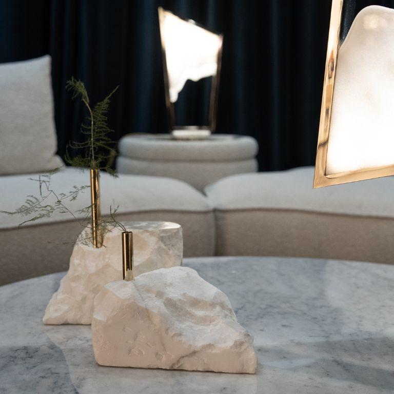 Ti presentiamo Colli, un capolavoro botanico che trascende la mera funzionalità per diventare un accattivante punto focale scultoreo in qualsiasi spazio. Ispirandosi al fascino aspro delle scogliere rocciose, Colli fonde armoniosamente la precisione