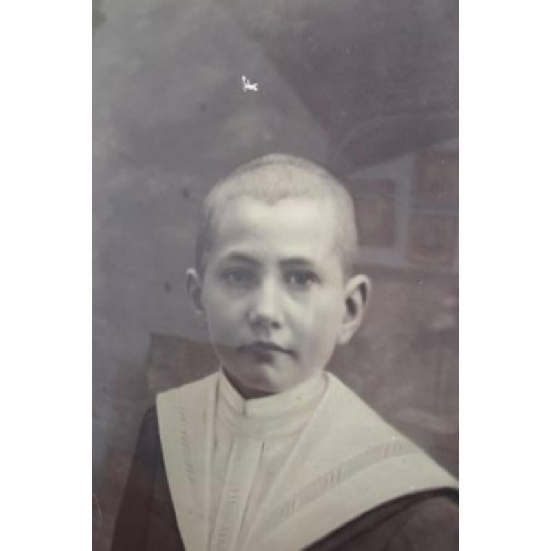 Photographie au collodion, 1912

Rarissime photo au collodion signée et datée sous le cadre au début du XXe siècle.

Informations complémentaires :
MATERIAL : Papier photographique, bois
Couleur : brun, gris
Période : 1890 à 1919
Année : 1912
Pays