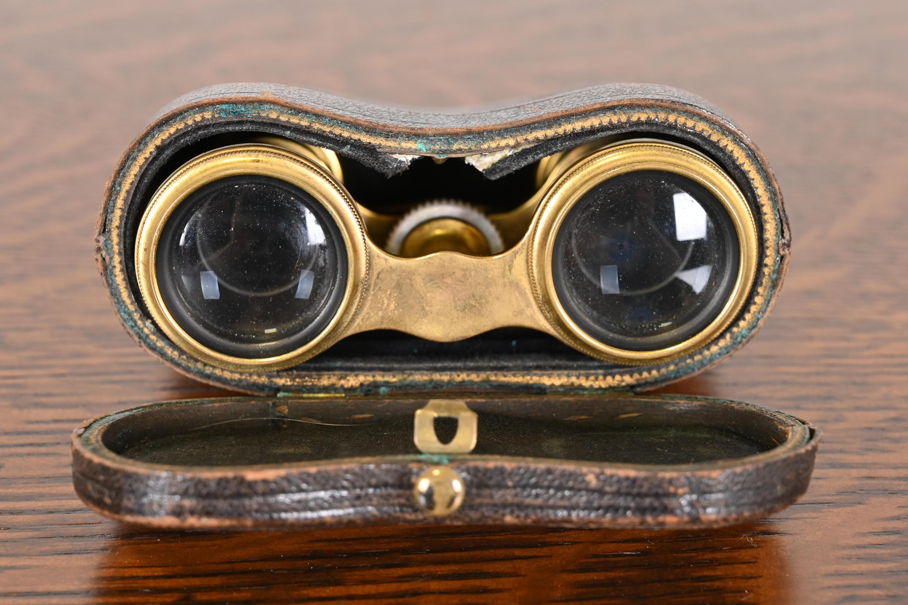 Colmont Ft Paris Mother of Pearl French Opera Glasses With Leather Case, 1890s For Sale 7
