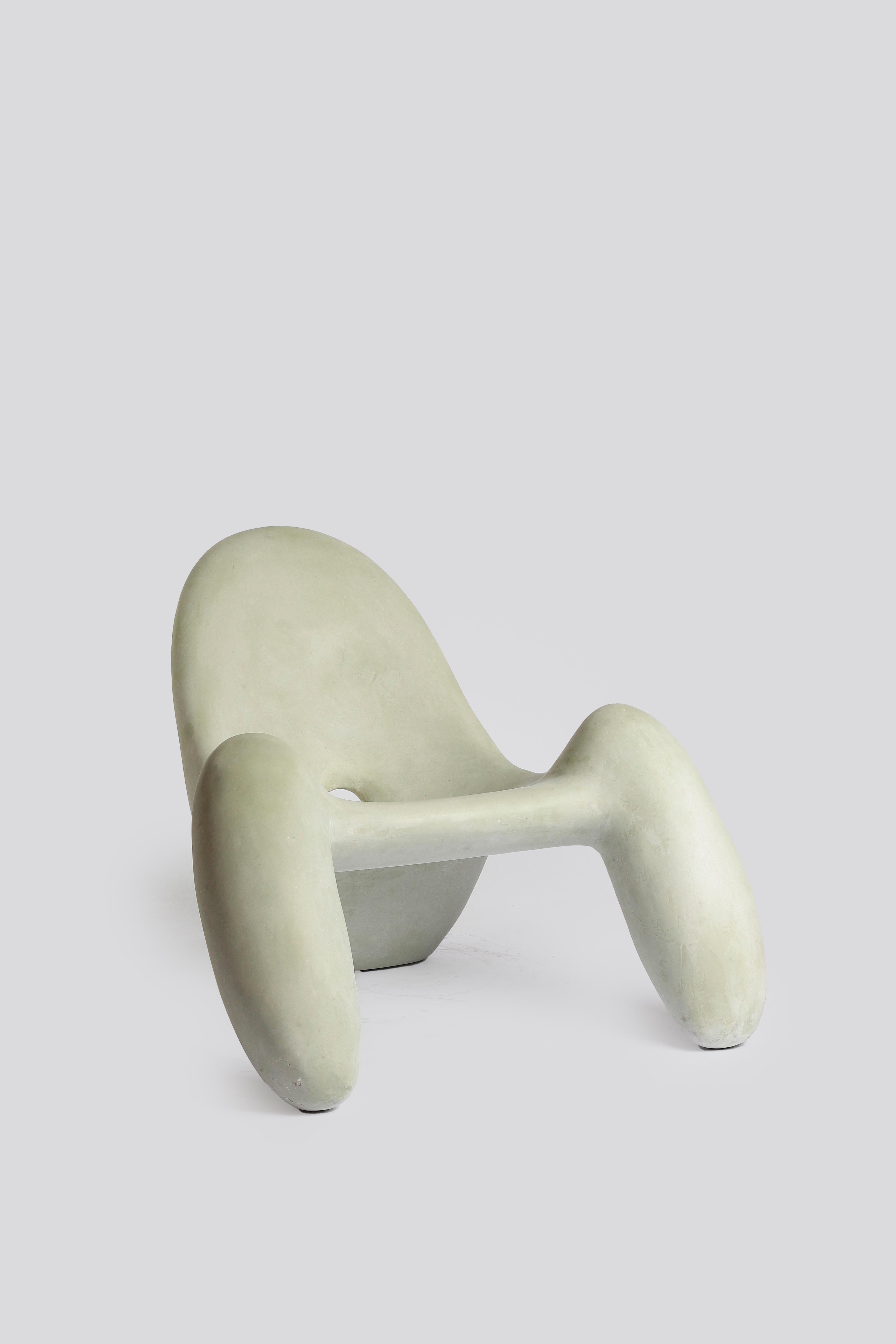 The Colo lounge chair is part of p collection and results from several sculptural essays with spherical volumes as their starting point, exploring possible variations from this initial form. These exercises were initially developed manually in clay