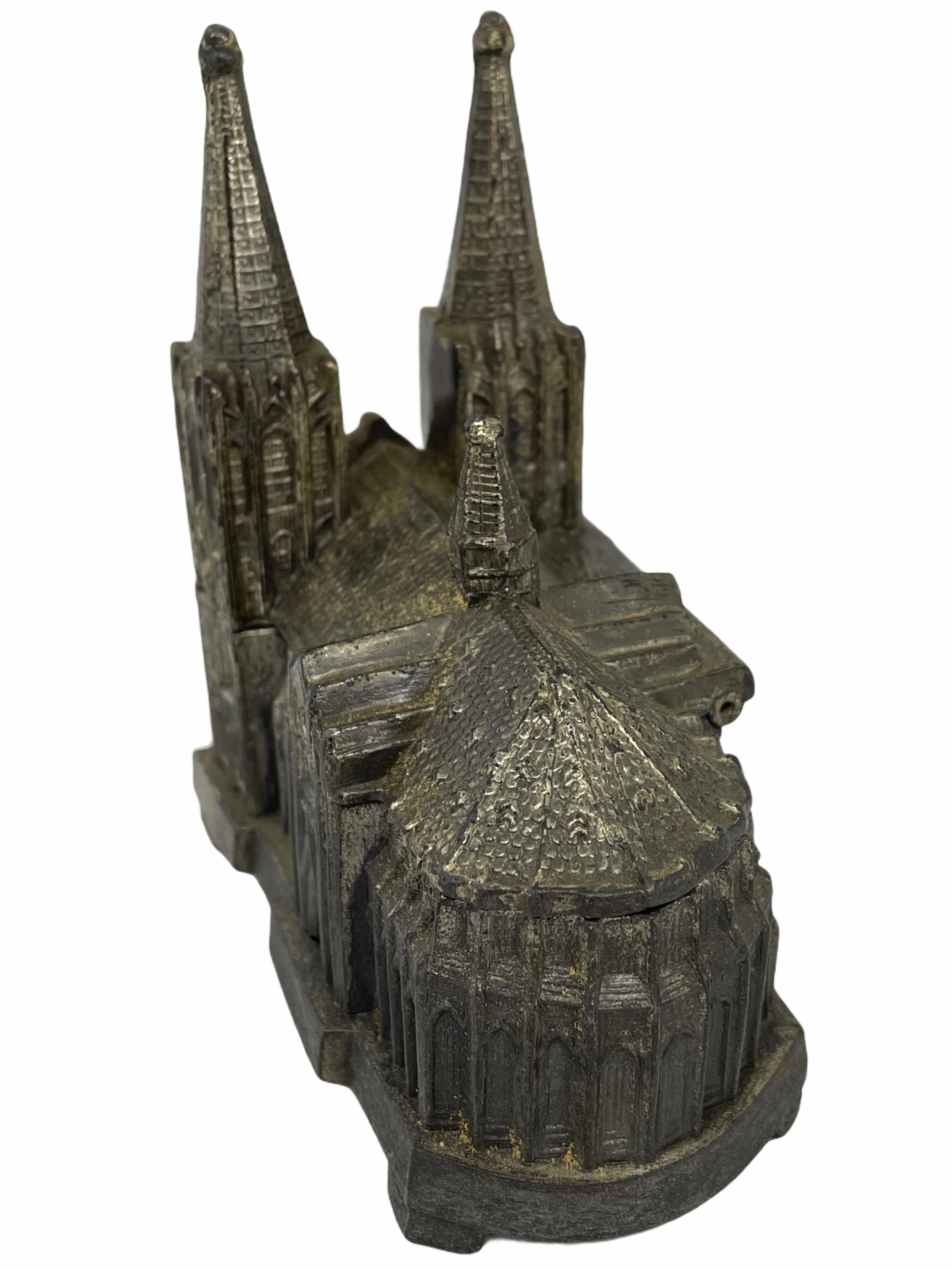 Cologne Cathedral Jewelry Trinket Box Metal, Antique German Souvenir, 1930s In Good Condition In Nuernberg, DE