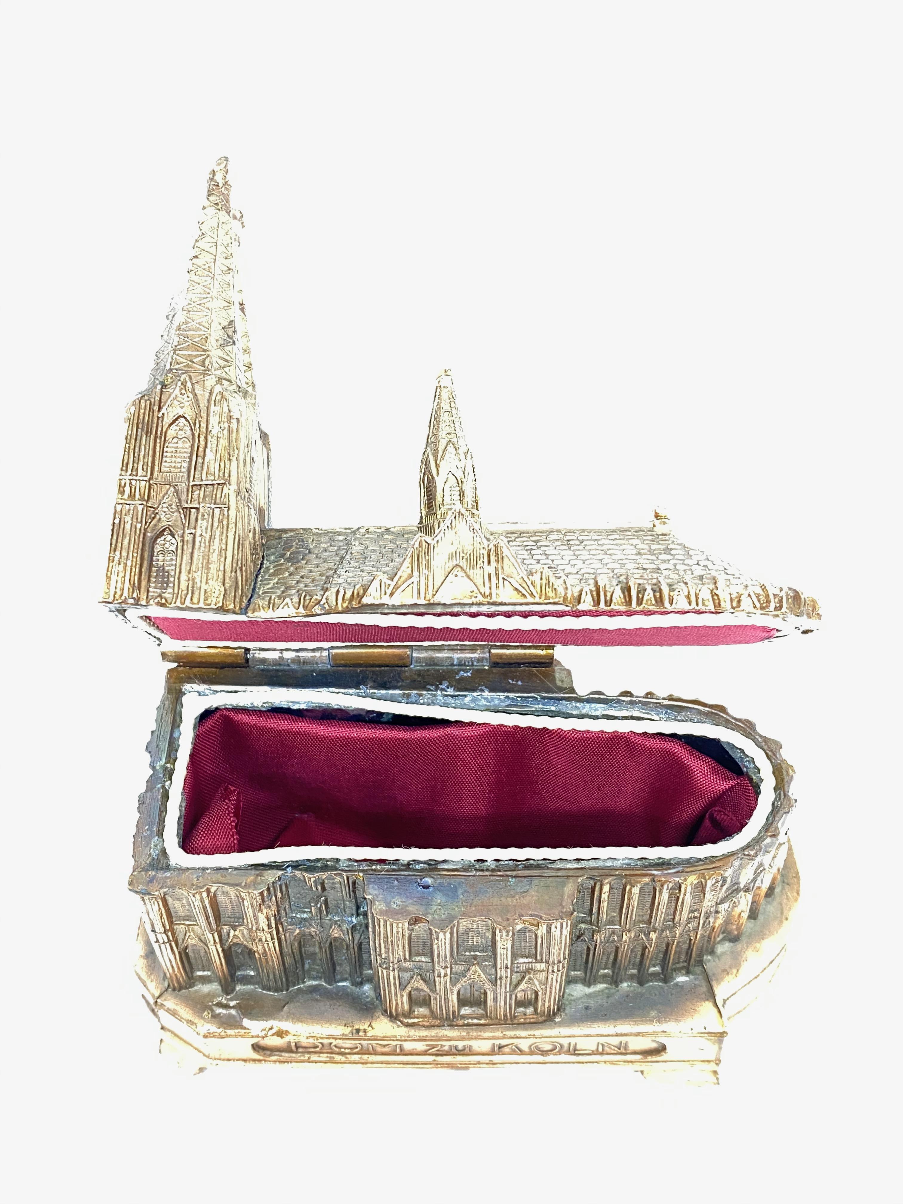 Cologne Cathedral Jewelry Trinket Box Metal, Antique German Souvenir, 1930s In Good Condition For Sale In Nuernberg, DE