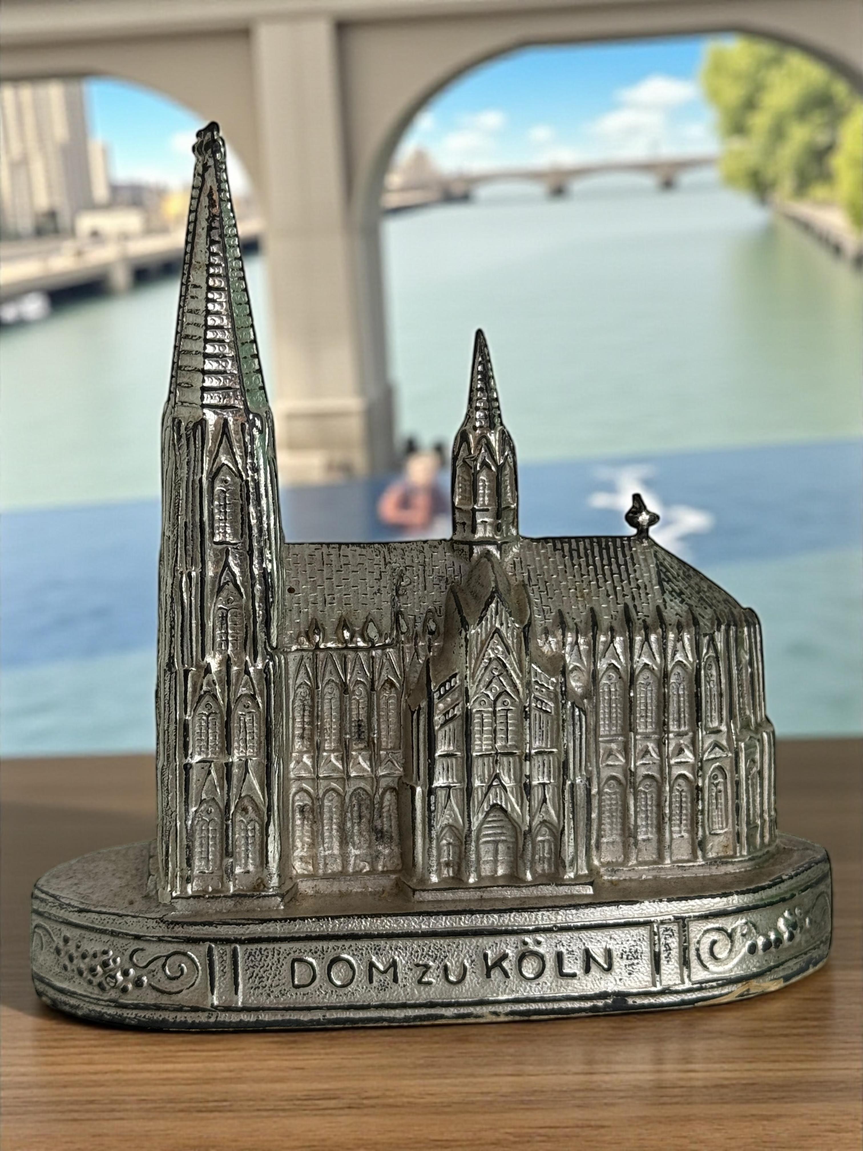 Métal Cathédrale de Cologne Souvenir Bâtiment architectural Collectional Allemagne années 1920 en vente