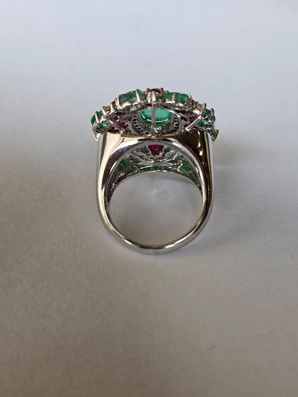 Colomabian Emerald Cabochon, carved Emeralds, Rubies & Diamonds Cocktail Ring In New Condition For Sale In Hong Kong, HK