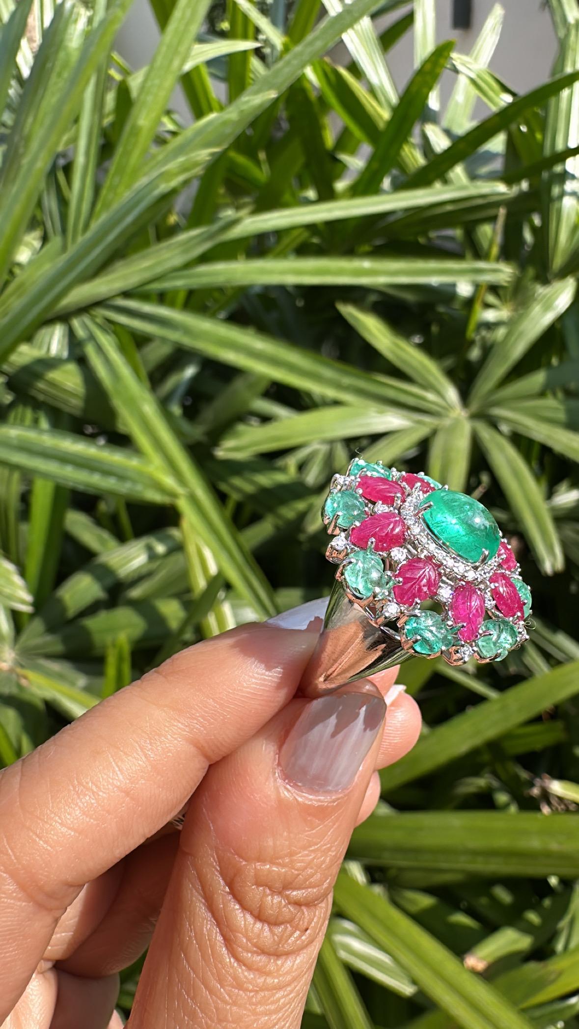 Colomabian Emerald Cabochon, carved Emeralds, Rubies & Diamonds Cocktail Ring For Sale 2