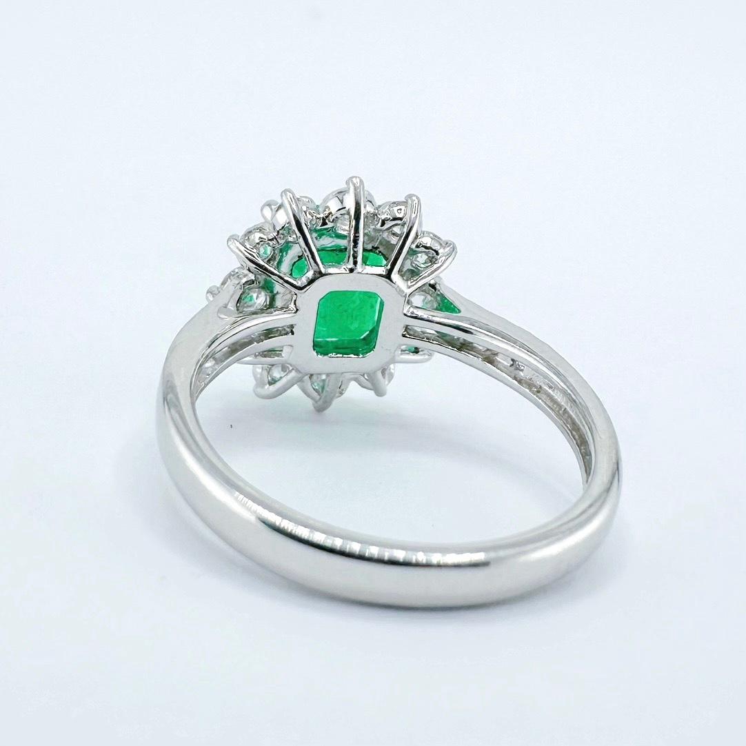 Kolumbien 2,14 CT Vivid Green Emerald PT900 Cocktail Ring mit Diamanten (Smaragdschliff) im Angebot