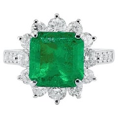 Colombia 2.14 CT Vivid Green Emerald PT900 Cocktail Ring with Diamonds