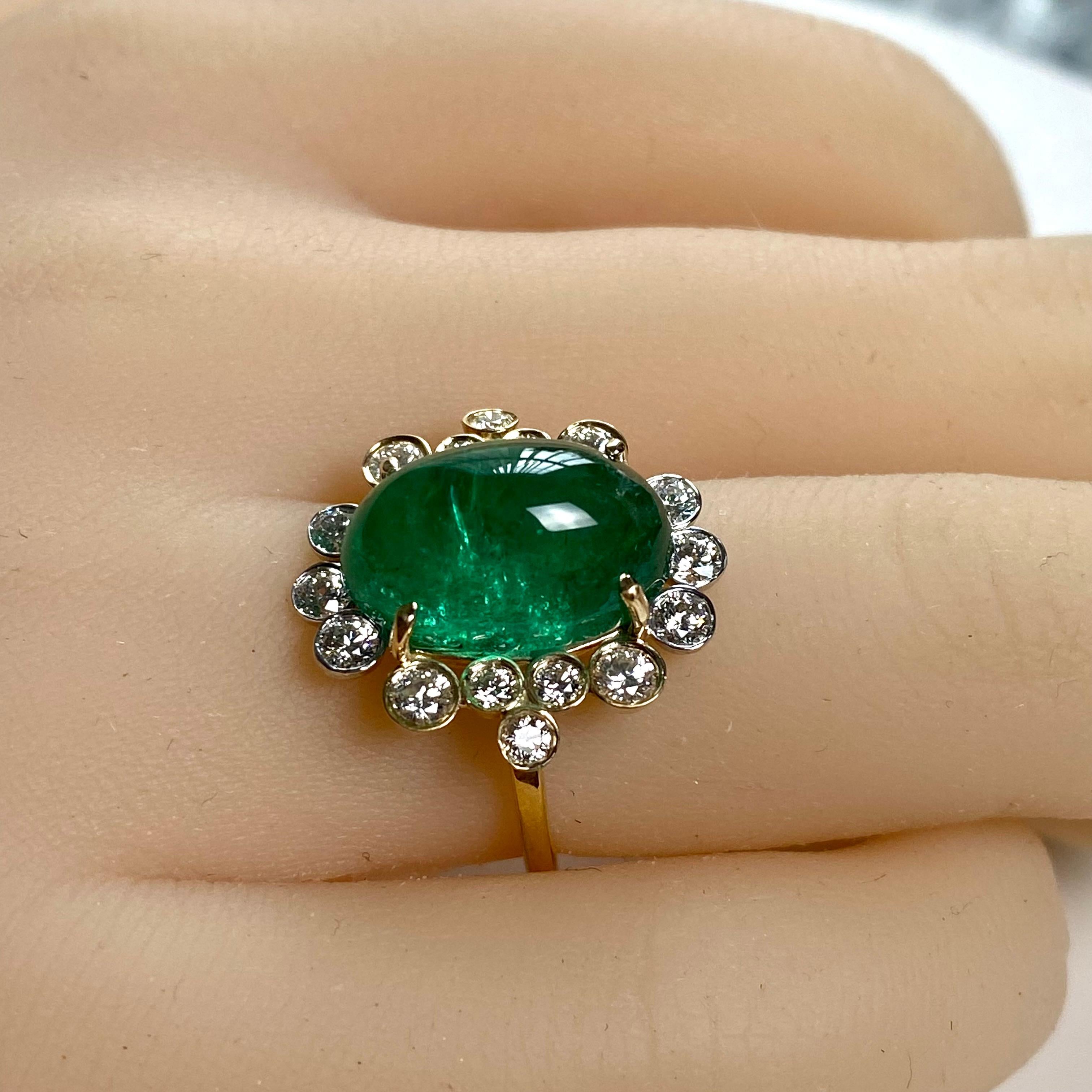 Colombia Cabochon Emerald 8.23 Carat Diamond  0.80 Carat 18 Karat Gold Ring  2