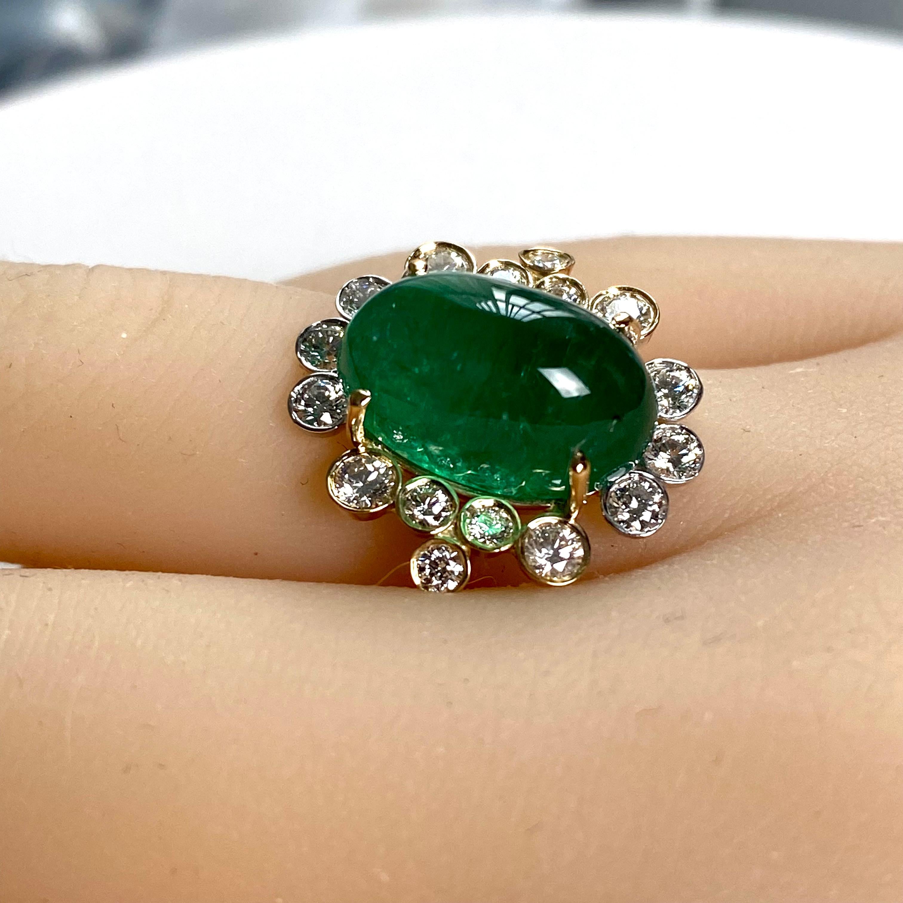 Contemporary Colombia Cabochon Emerald 8.23 Carat Diamond  0.80 Carat 18 Karat Gold Ring 