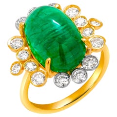 Colombia Cabochon Emerald 8.23 Carat Diamond  0.80 Carat 18 Karat Gold Ring 