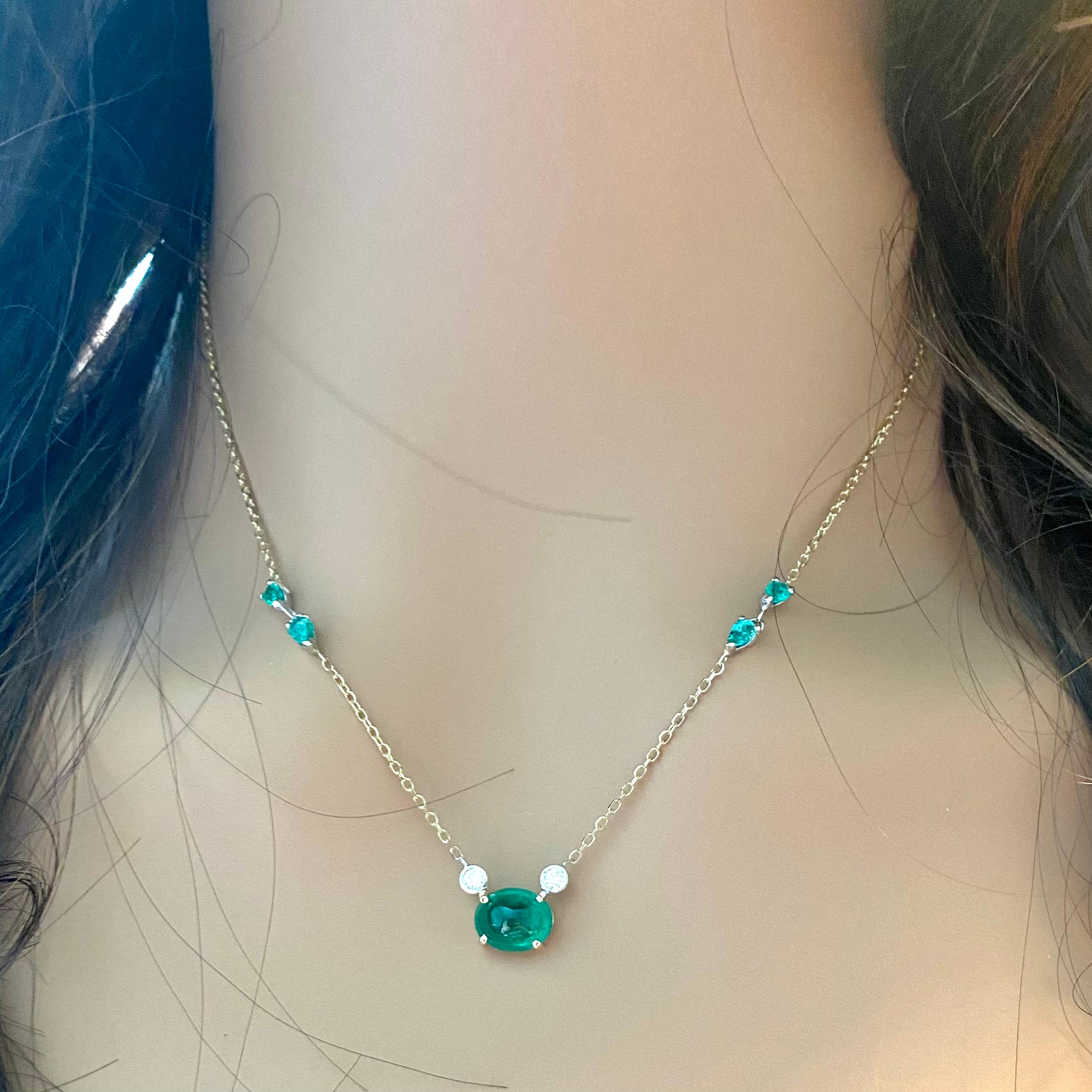 Women's Cabochon Emerald Bezel Diamonds Pear Emeralds 3.10 Carat Yellow Gold Necklace