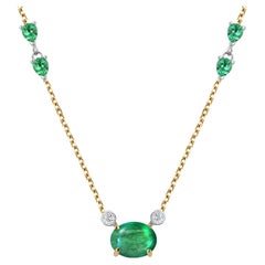 Halskette aus Gelbgold mit Smaragdschliff und Diamanten in Birnenschliff und 3,10 Karat Smaragden
