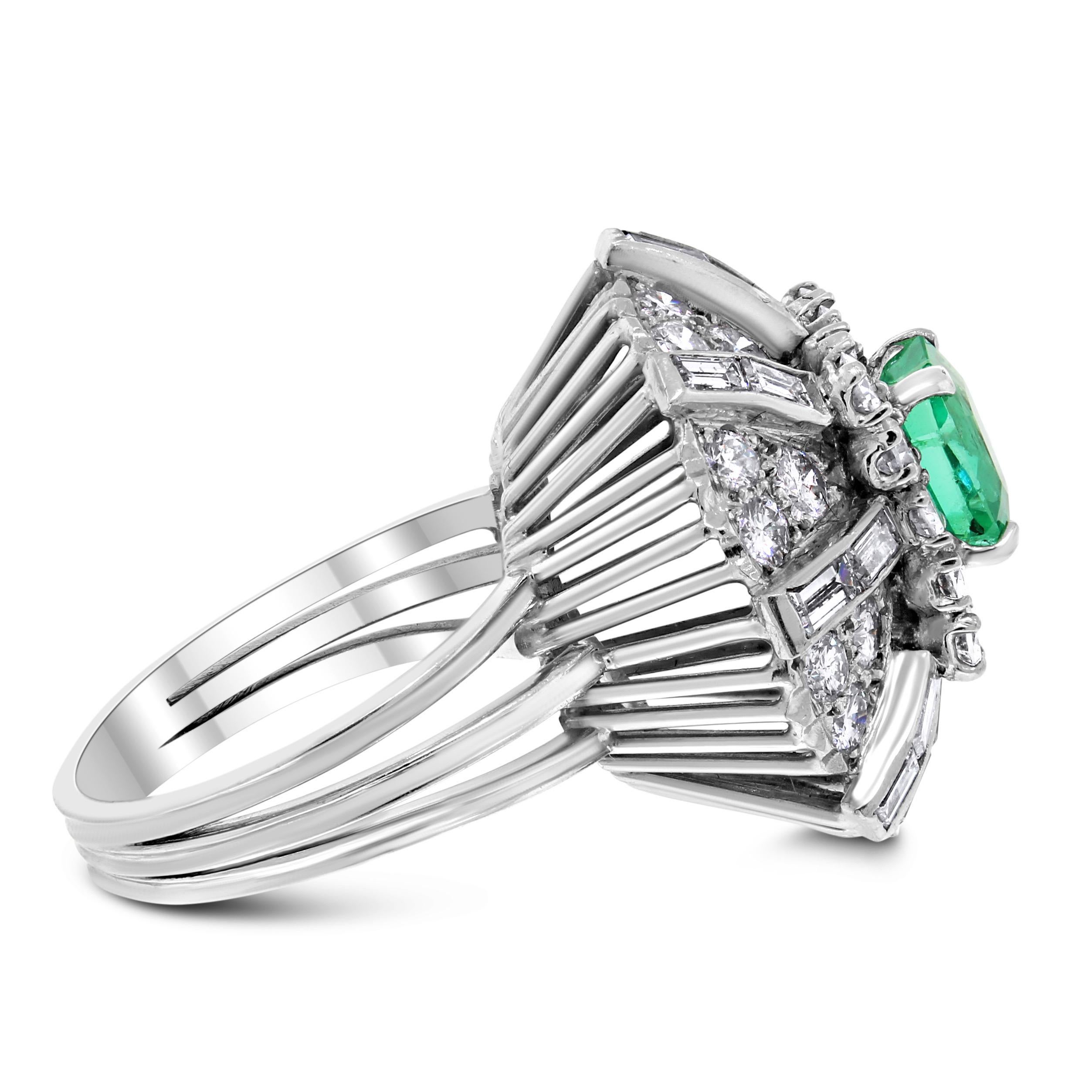 Contemporary Colombia Emerald & Diamond Ring (5.20 cts Emerald & Diamonds) in Platinum For Sale