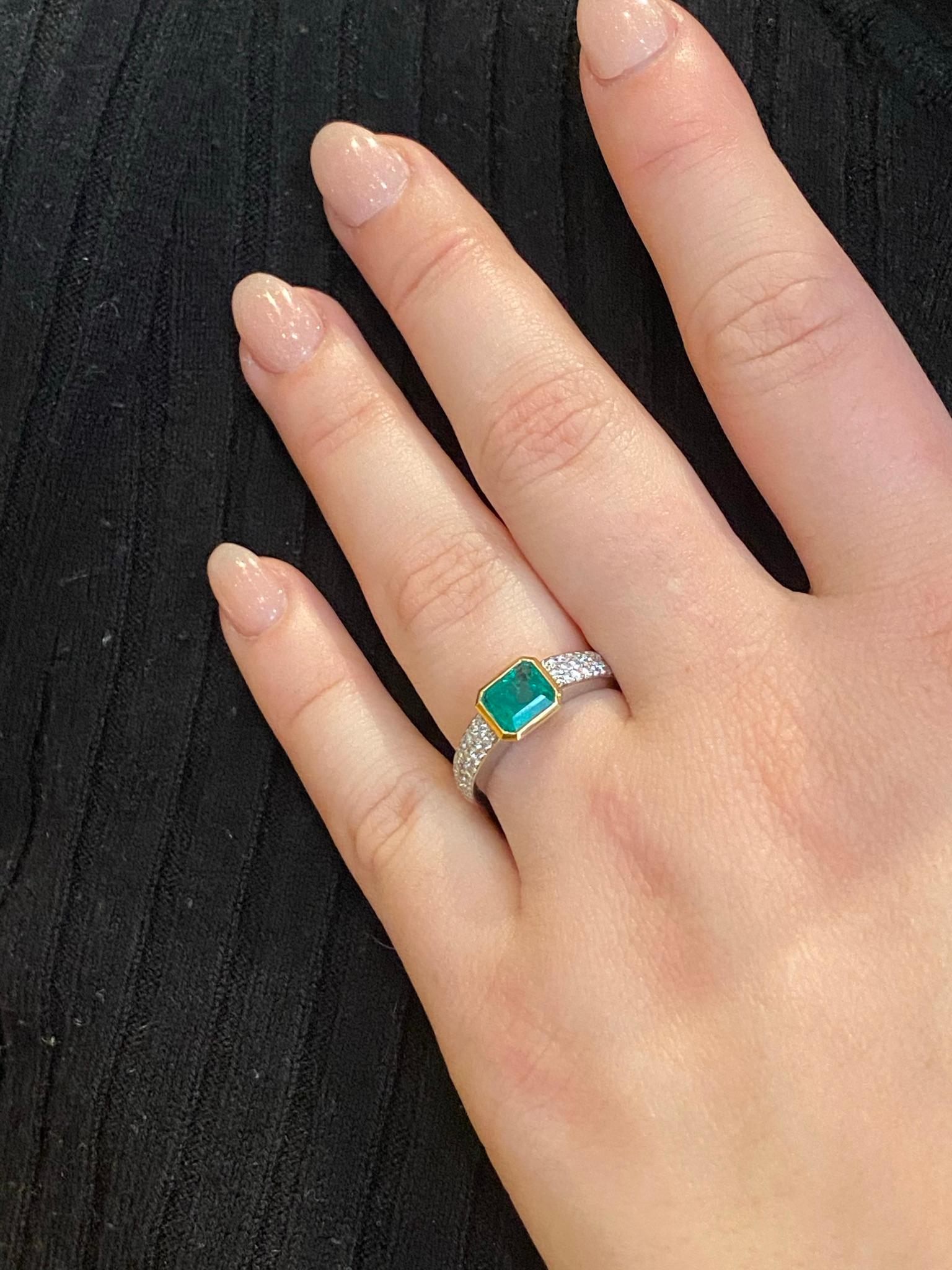 Colombia Emerald of 1.25 Ct and Diamonds Set in a 18k, Gold Hand Made Ring For Sale 1