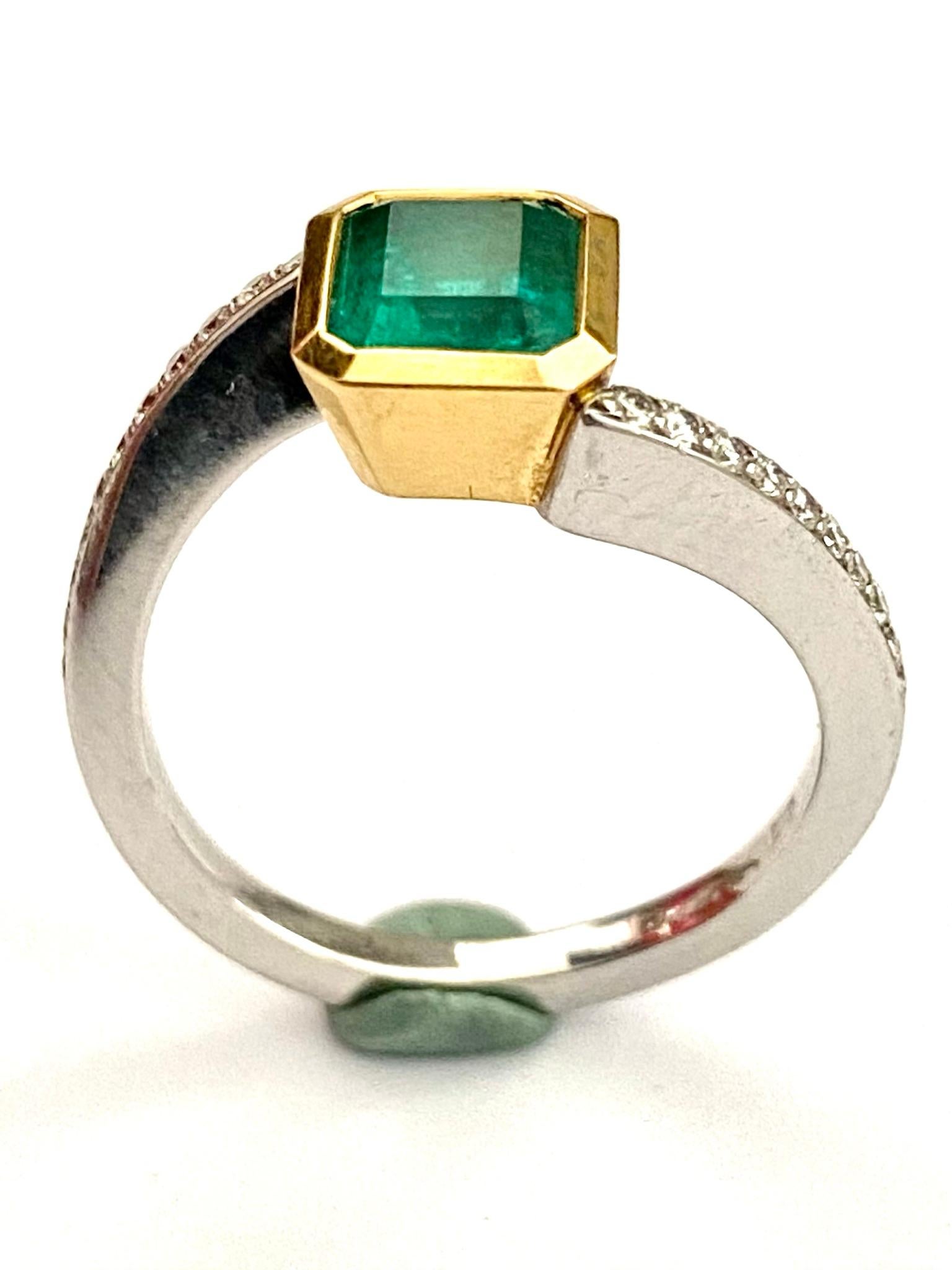 One (1) 18 Karat Yellow and White Gold Ring, Stamped: 750  and a V with Crown 
Center stone:
Natural Beryl, Emerald, Fine Color Quality.
Origine: Colombia   Weight ofthe Emerald: 1.30 ct.
Side Stones: 20 = 0.15 ct.  VS- F-G.
Weight of the Ring: 