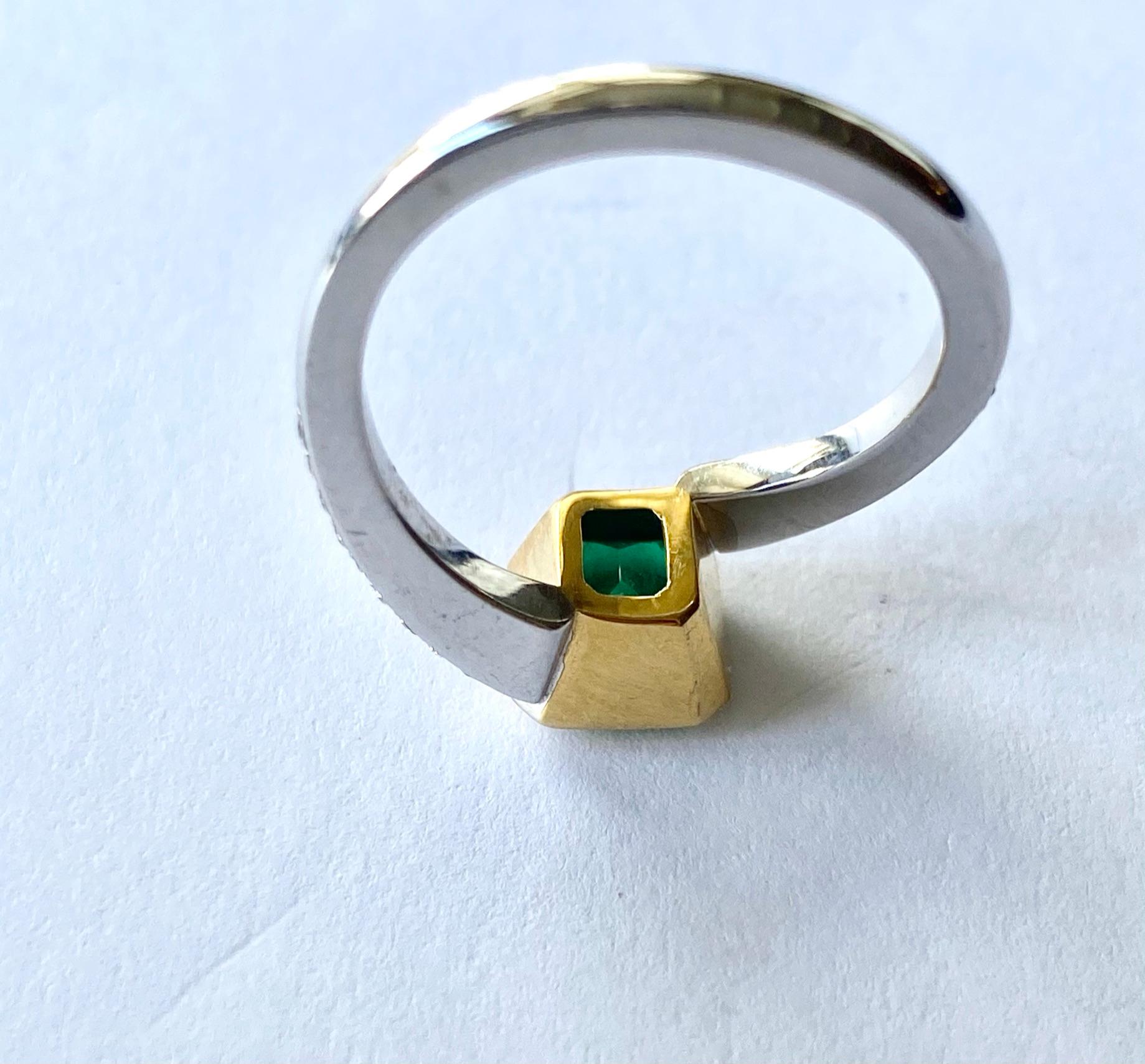 Women's or Men's Colombia Emerald of 1.30 Ct and Diamonds Sert in a 18K, Gold Hand Made Ring For Sale